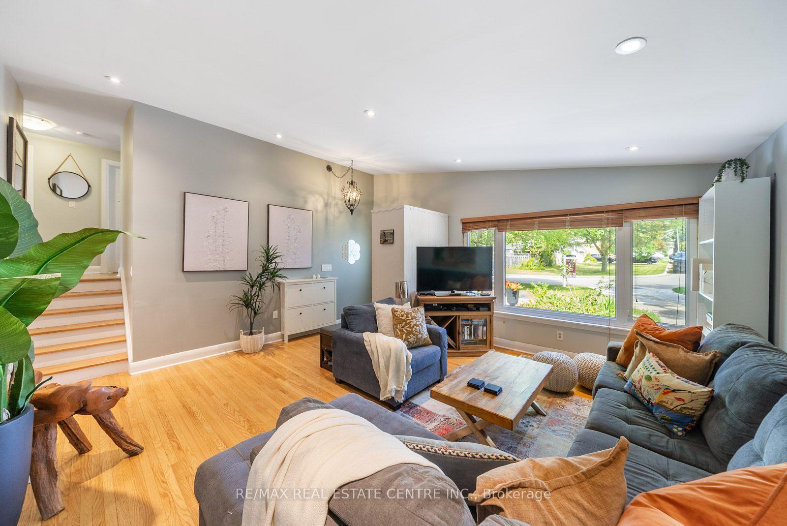 Photo 7 of 14 Lawrence Crescent, Brampton, Brampton East — HOMEH