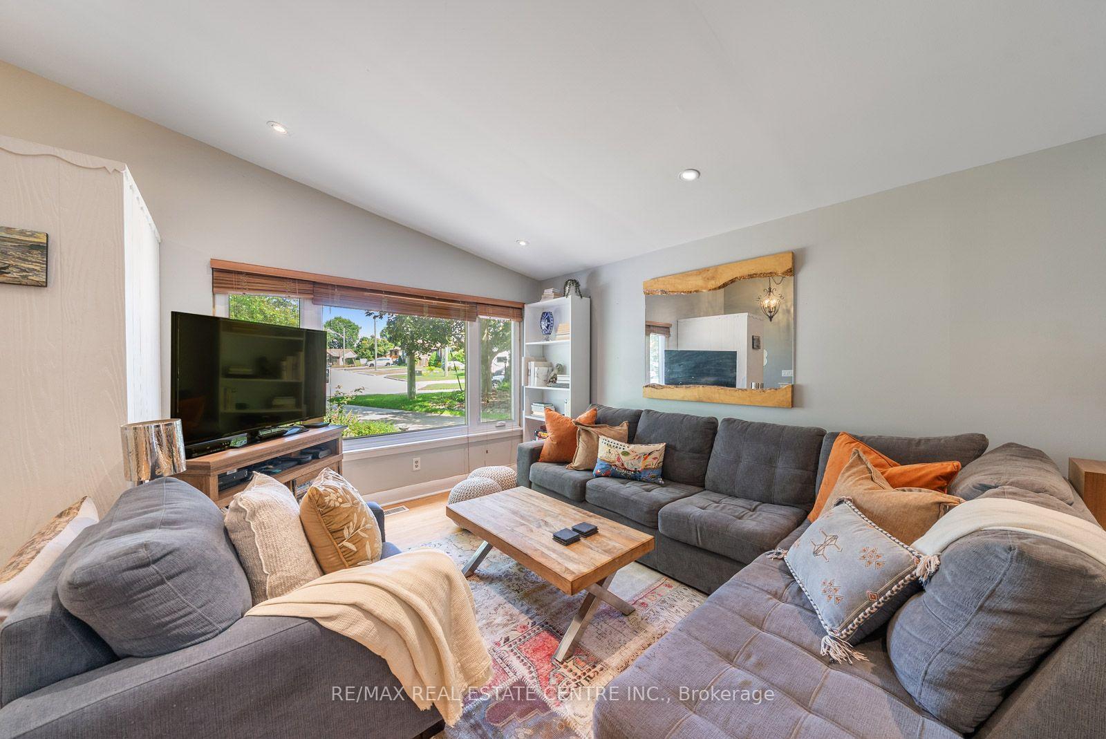 Photo 8 of 14 Lawrence Crescent, Brampton, Brampton East — HOMEH