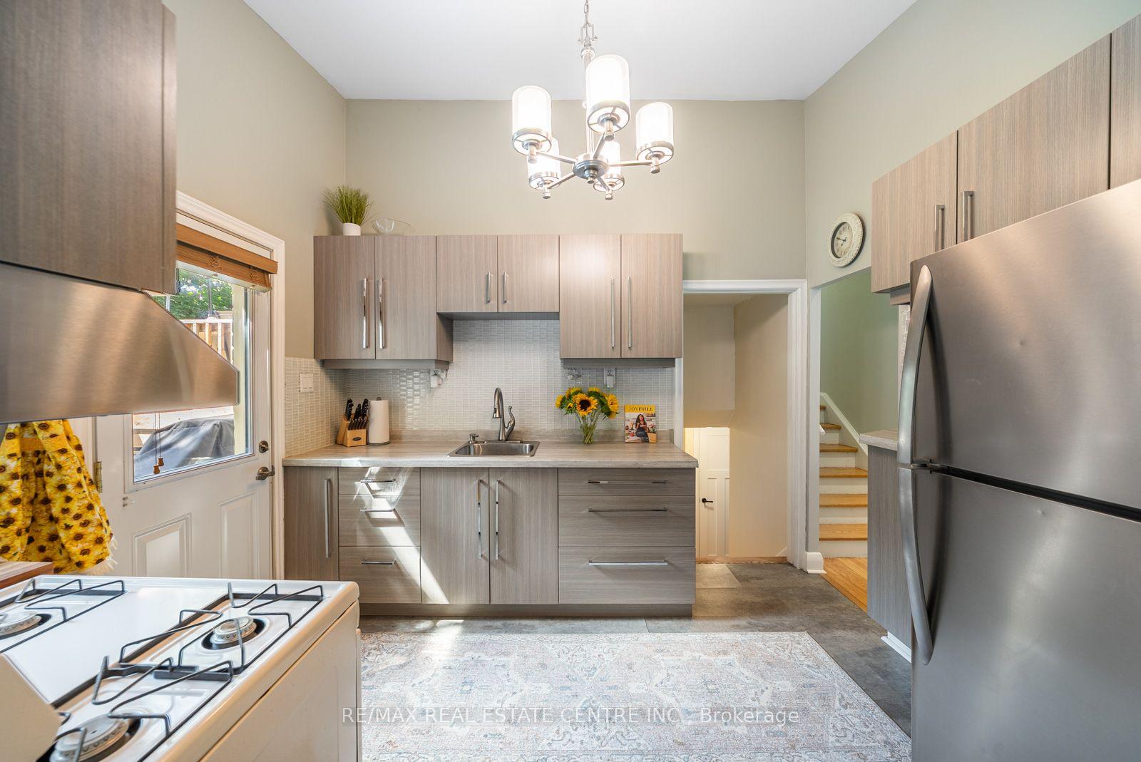 Photo 12 of 14 Lawrence Crescent, Brampton, Brampton East — HOMEH