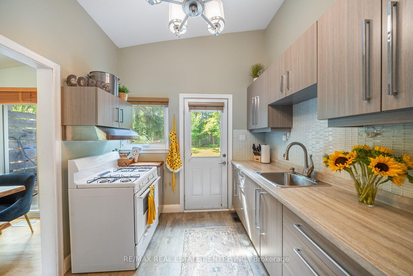 Photo 15 of 14 Lawrence Crescent, Brampton, Brampton East — HOMEH