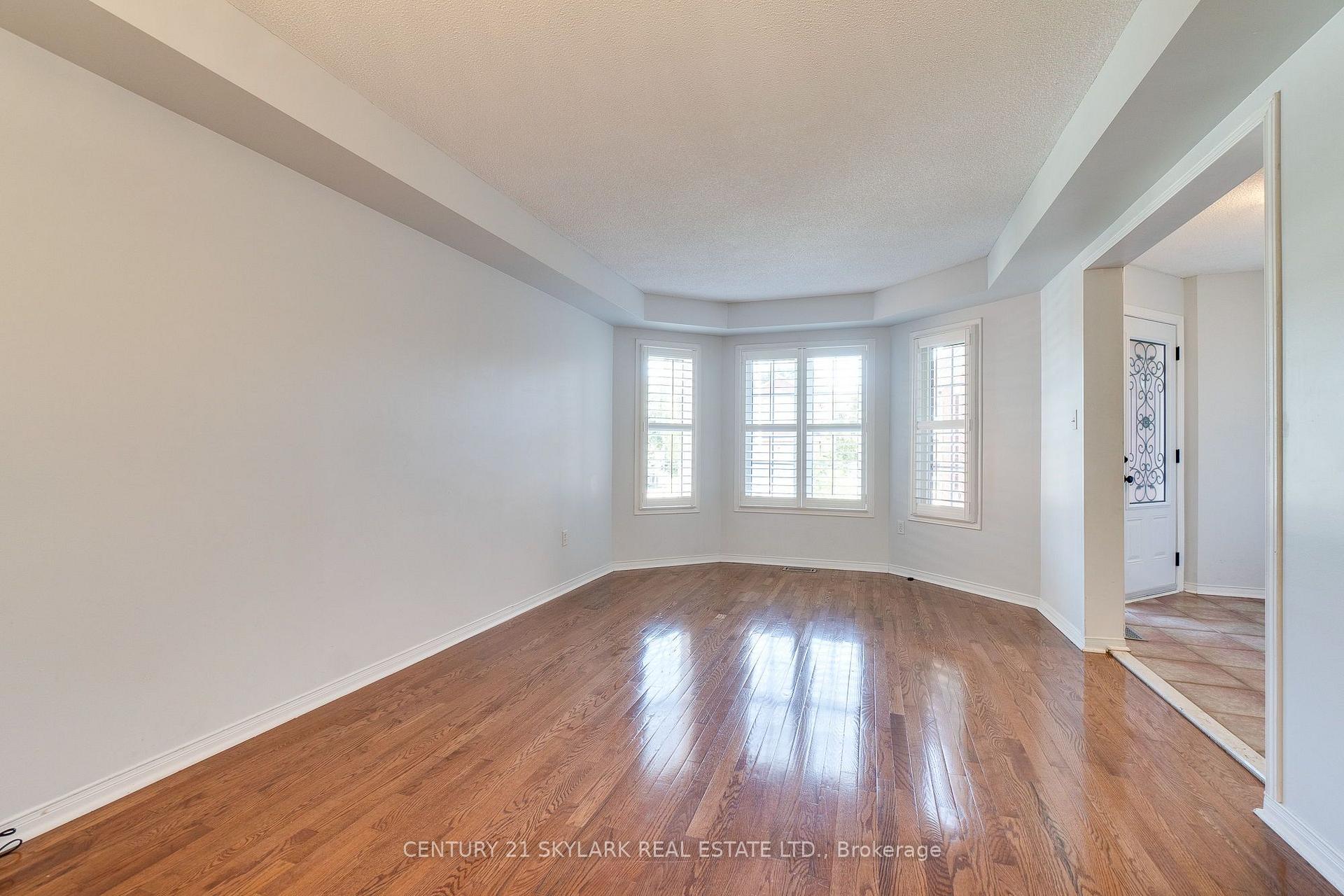 Photo 3 of 3841 Periwinkle Crescent, Mississauga, Lisgar — HOMEH