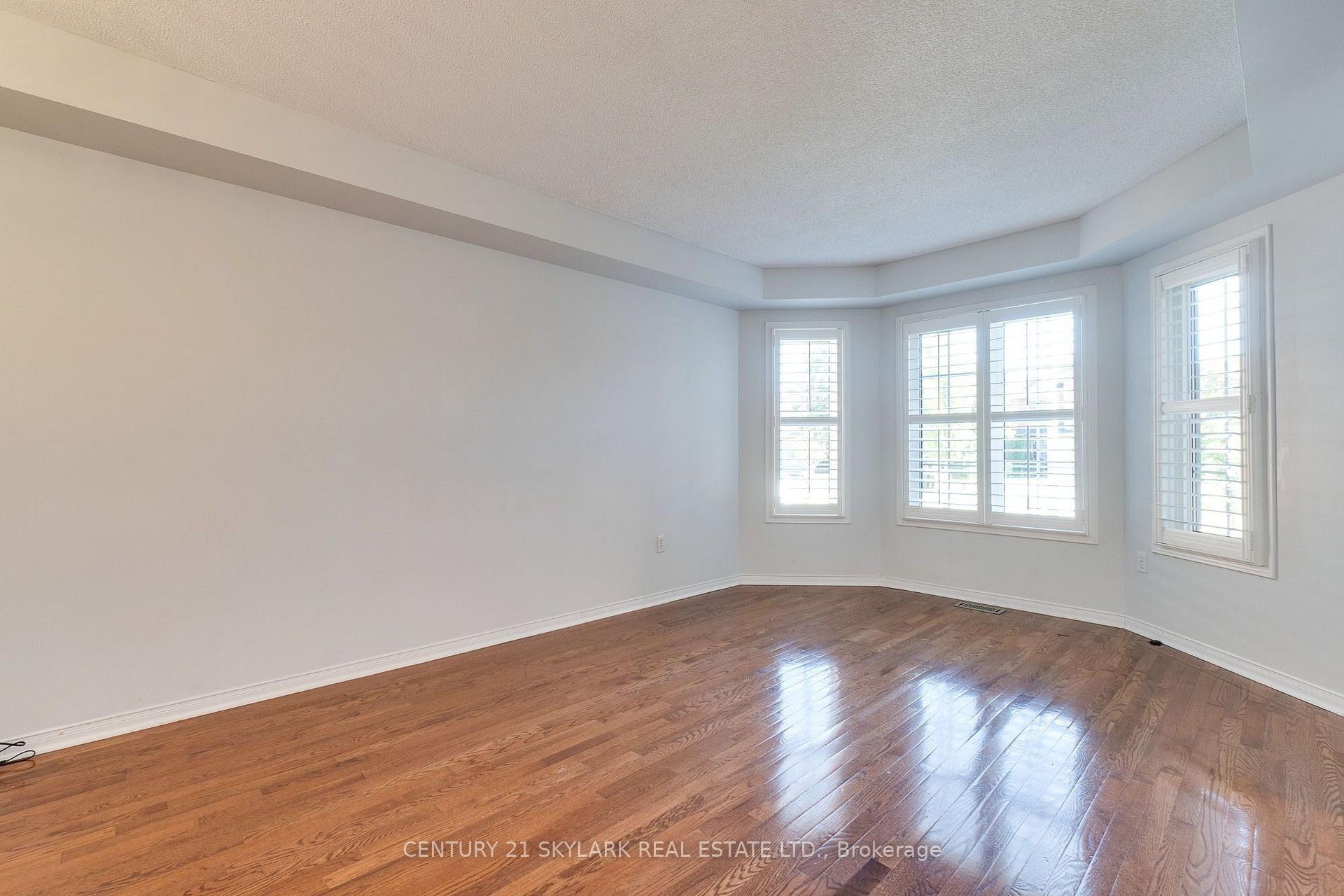 Photo 5 of 3841 Periwinkle Crescent, Mississauga, Lisgar — HOMEH