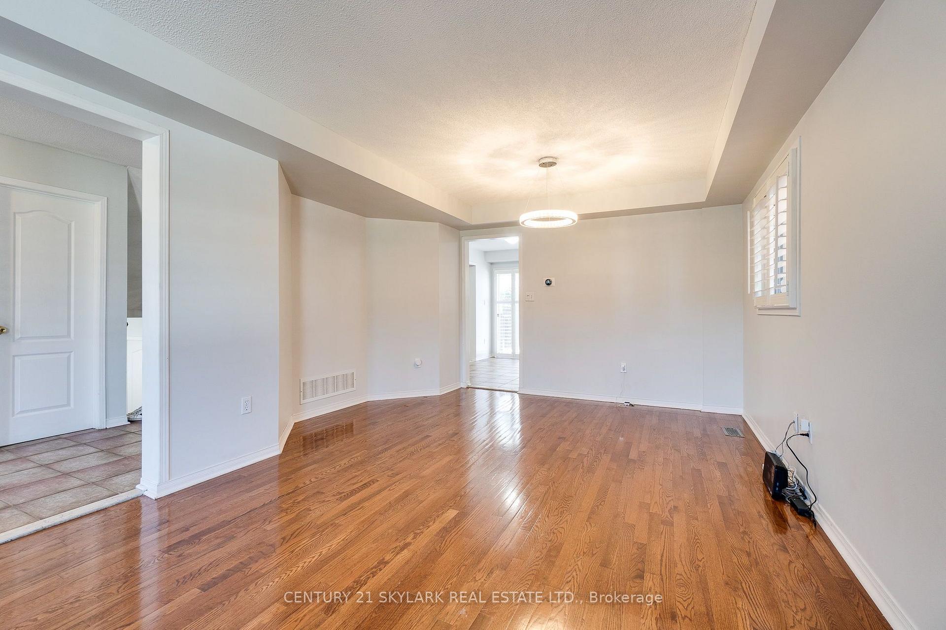 Photo 7 of 3841 Periwinkle Crescent, Mississauga, Lisgar — HOMEH