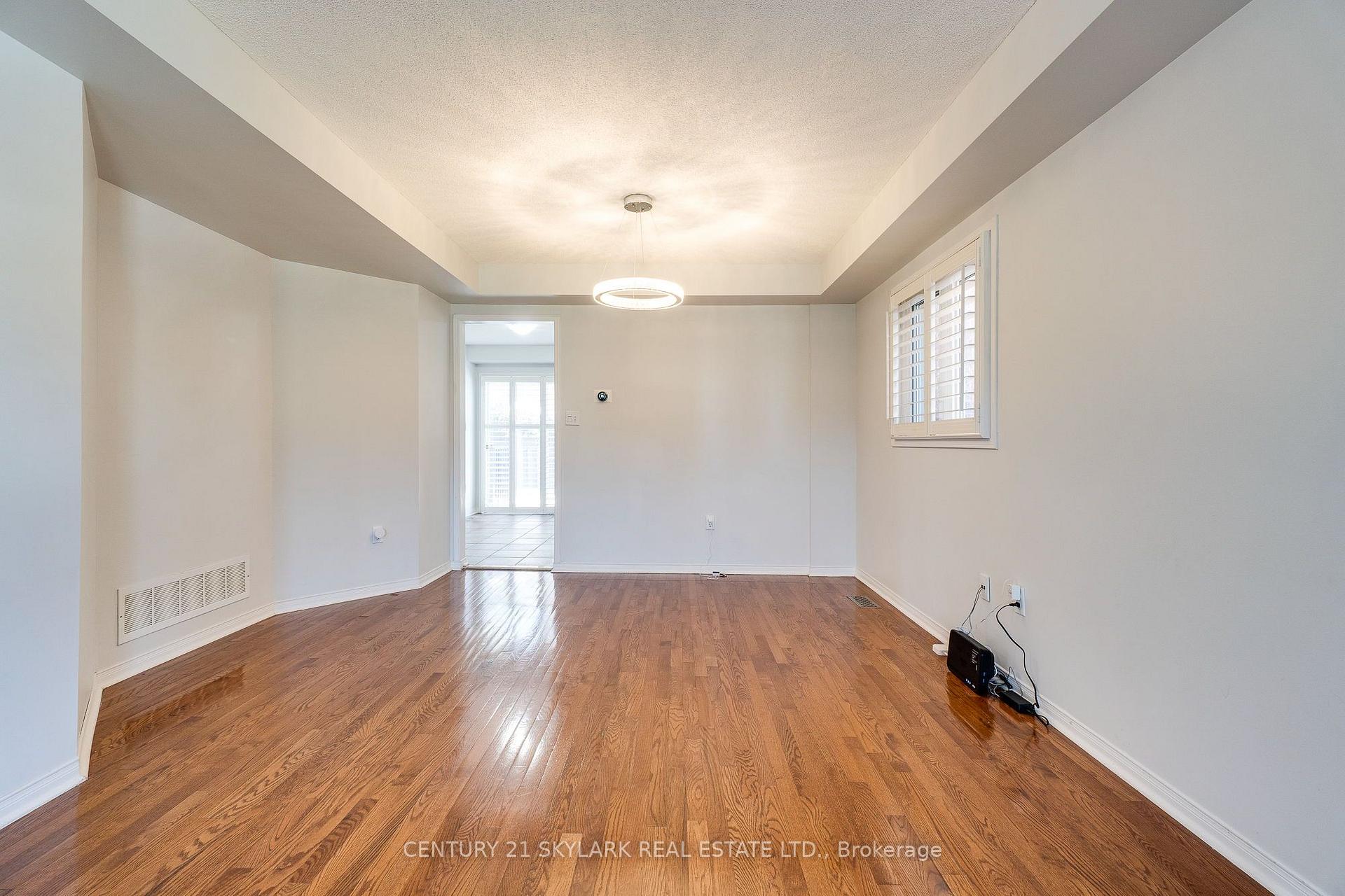 Photo 8 of 3841 Periwinkle Crescent, Mississauga, Lisgar — HOMEH