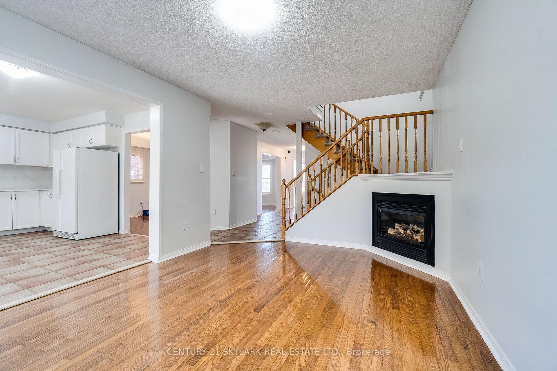 Photo 17 of 3841 Periwinkle Crescent, Mississauga, Lisgar — HOMEH