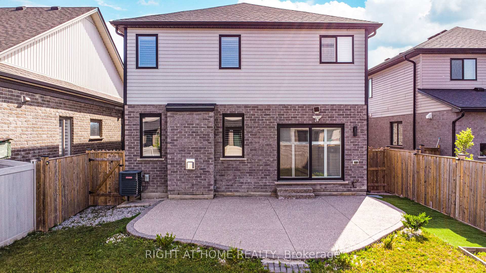 Photo 5 of 937 Lennon Way, London, North E — HOMEH