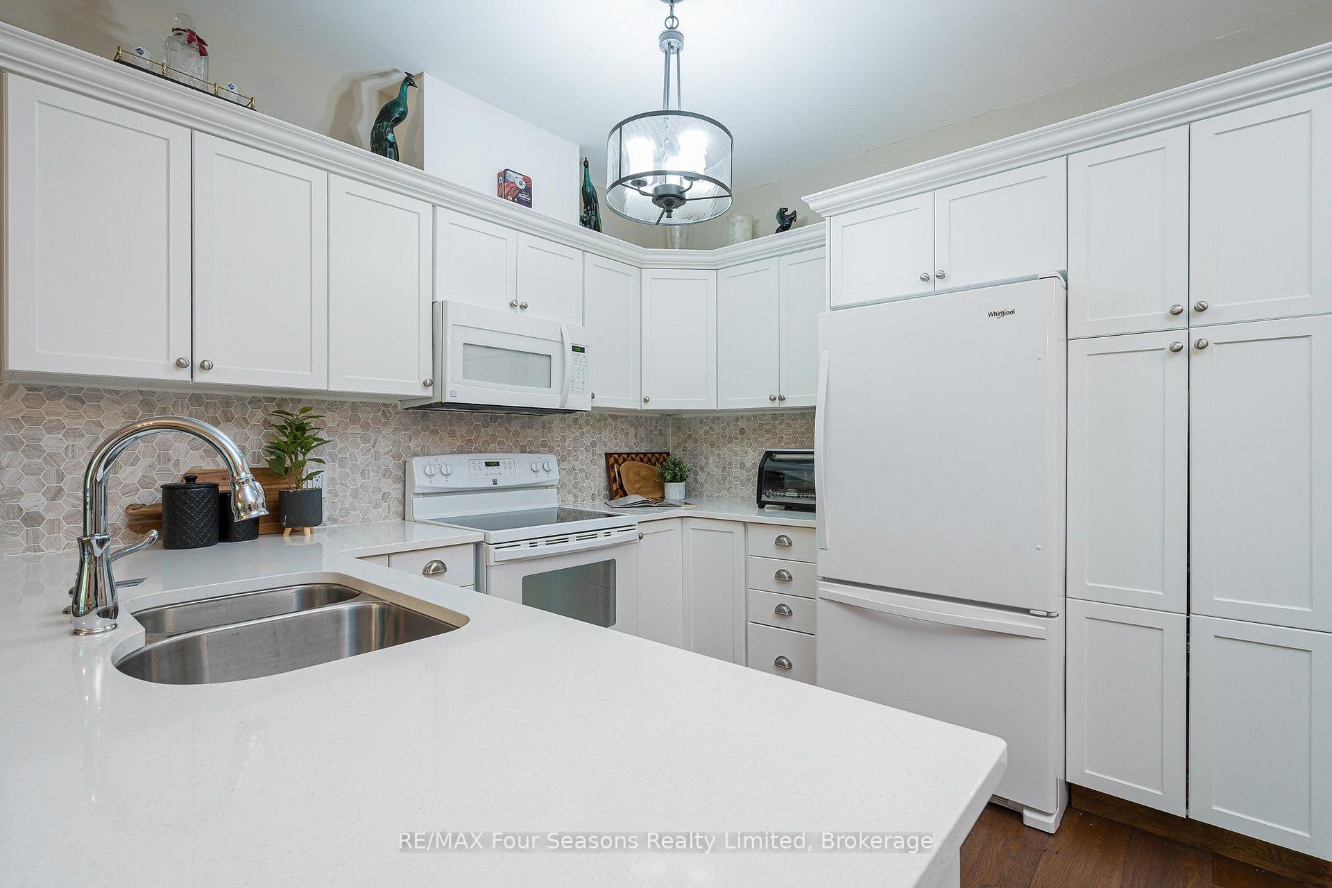 Photo 6 of Unit 109, 1 Chamberlain Crescent, Collingwood — HOMEH