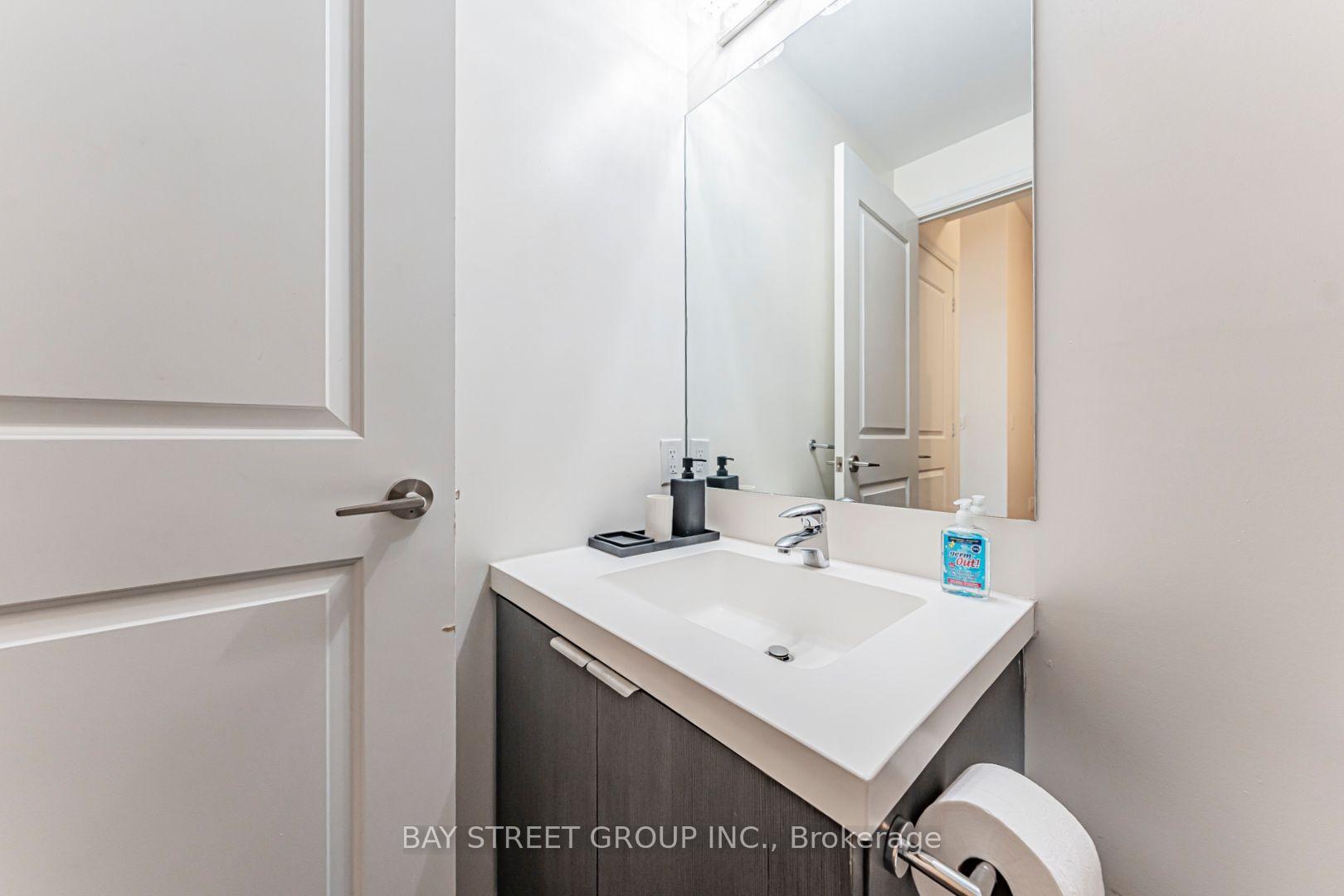 Photo 10 of Unit 5403, 8 The Esplanade, Toronto, Waterfront Communities — HOMEH