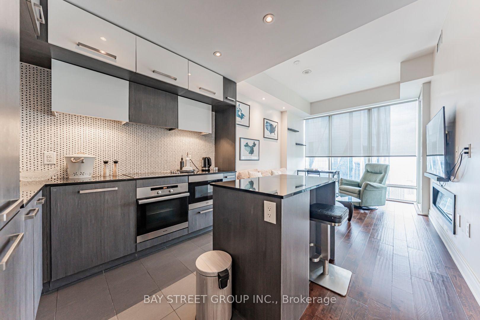 Photo 12 of Unit 5403, 8 The Esplanade, Toronto, Waterfront Communities — HOMEH