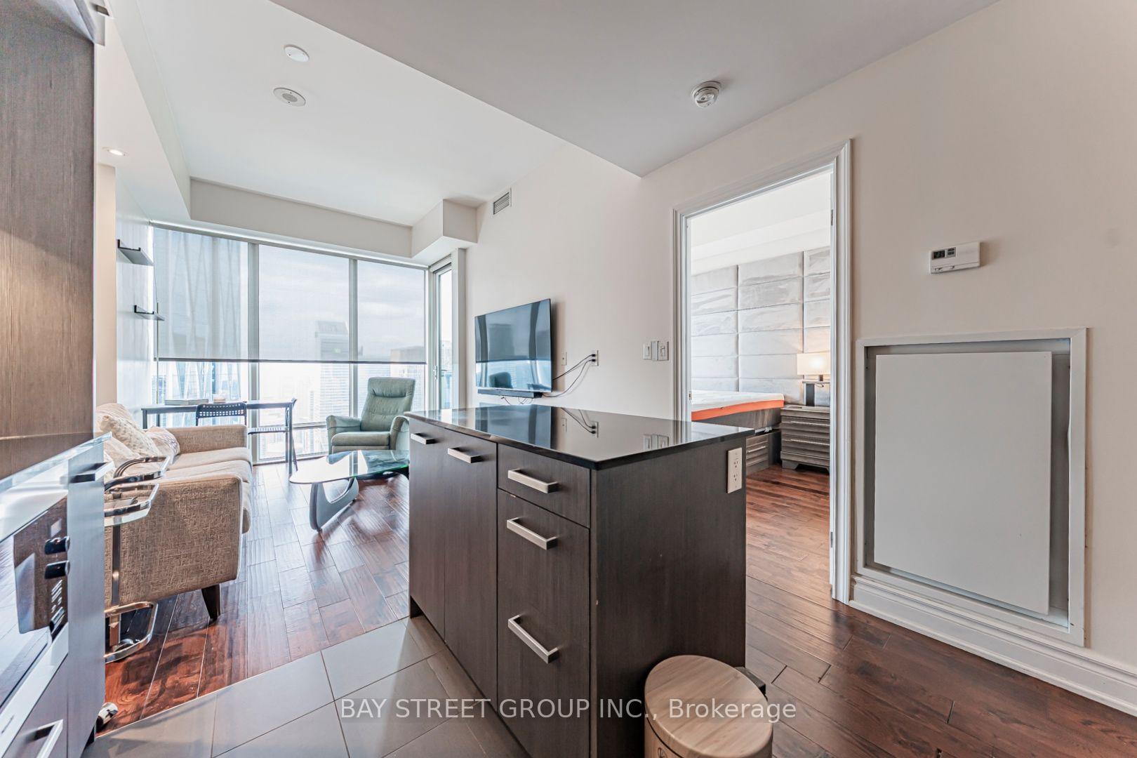 Photo 15 of Unit 5403, 8 The Esplanade, Toronto, Waterfront Communities — HOMEH