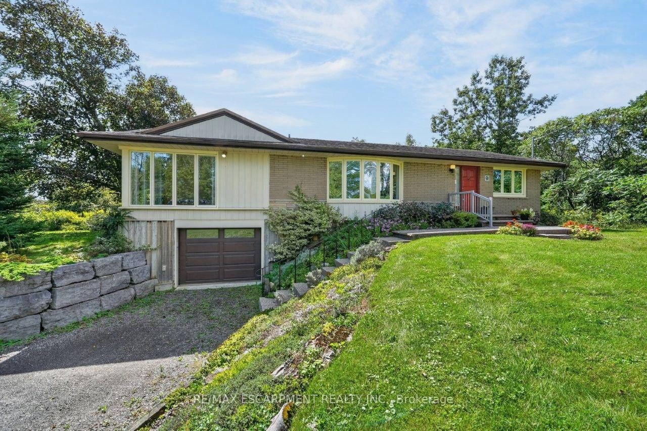 Photo 2 of 116 Russ Road, Grimsby, Grimsby Escarpment — HOMEH