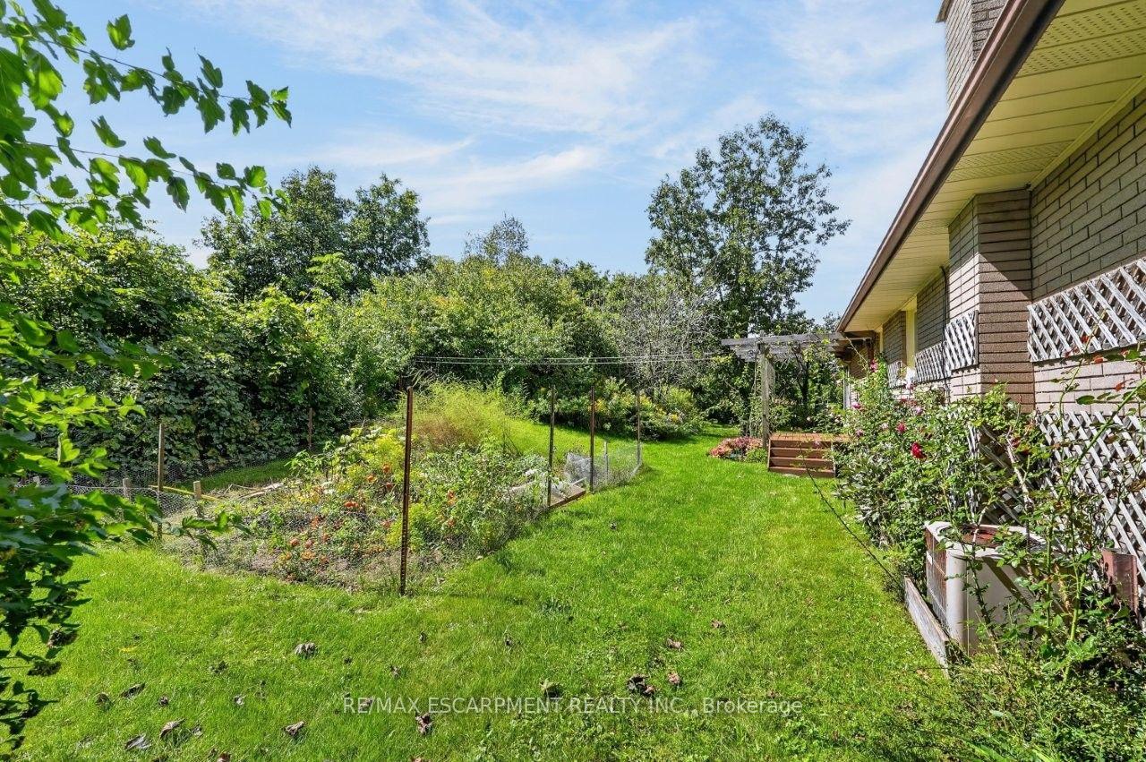 Photo 20 of 116 Russ Road, Grimsby, Grimsby Escarpment — HOMEH
