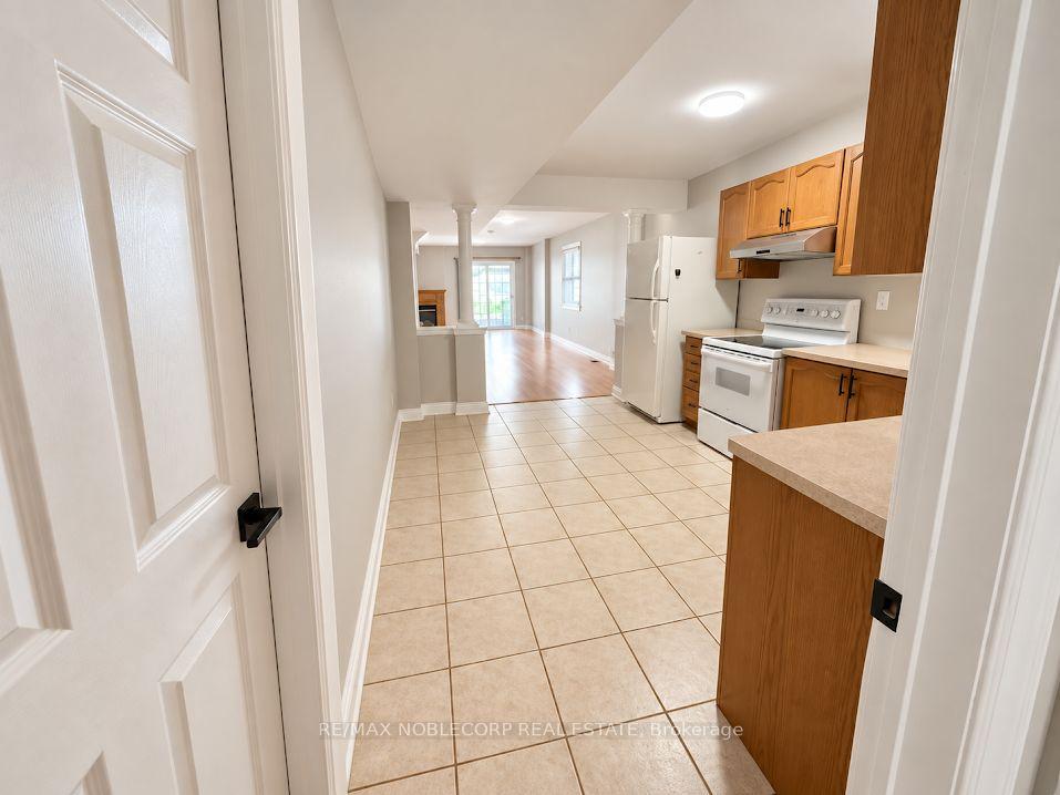 Photo 3 of 67 Macbride Crescent, Vaughan, Maple — HOMEH