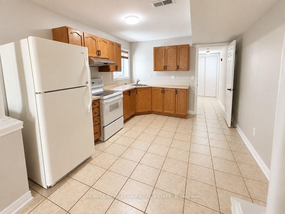 Photo 5 of 67 Macbride Crescent, Vaughan, Maple — HOMEH