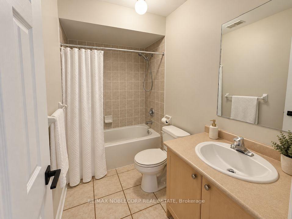 Photo 8 of 67 Macbride Crescent, Vaughan, Maple — HOMEH