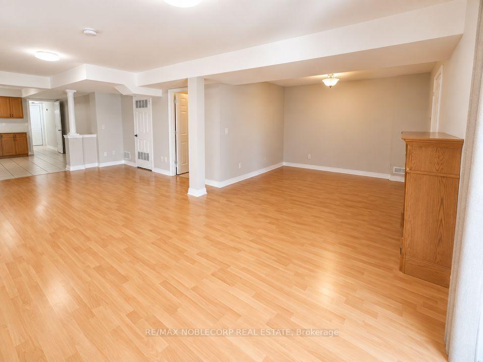 Photo 9 of 67 Macbride Crescent, Vaughan, Maple — HOMEH