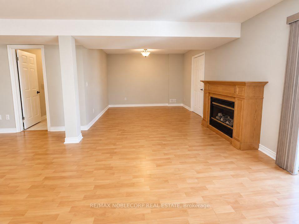 Photo 10 of 67 Macbride Crescent, Vaughan, Maple — HOMEH