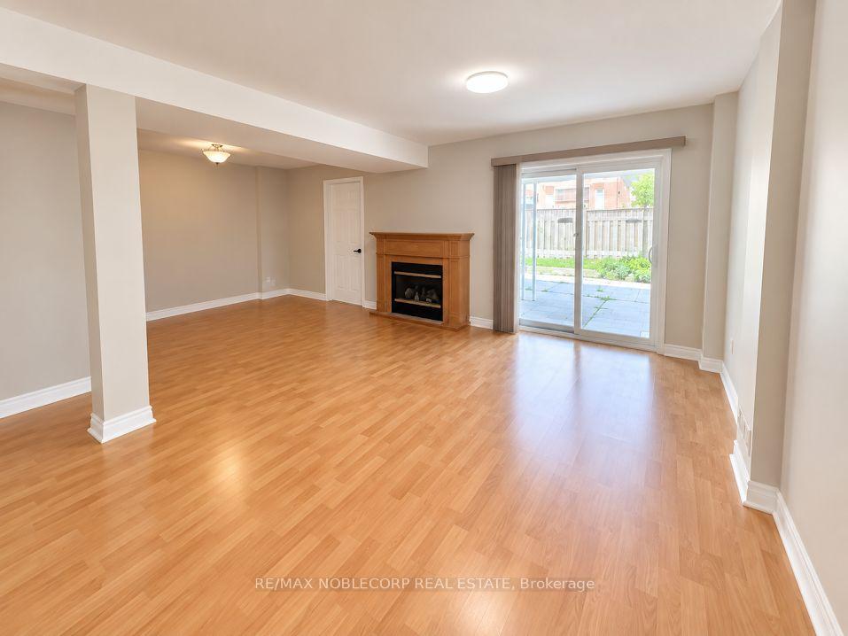 Photo 11 of 67 Macbride Crescent, Vaughan, Maple — HOMEH