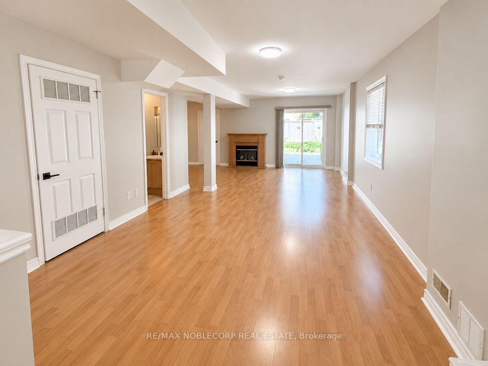 Photo 12 of 67 Macbride Crescent, Vaughan, Maple — HOMEH