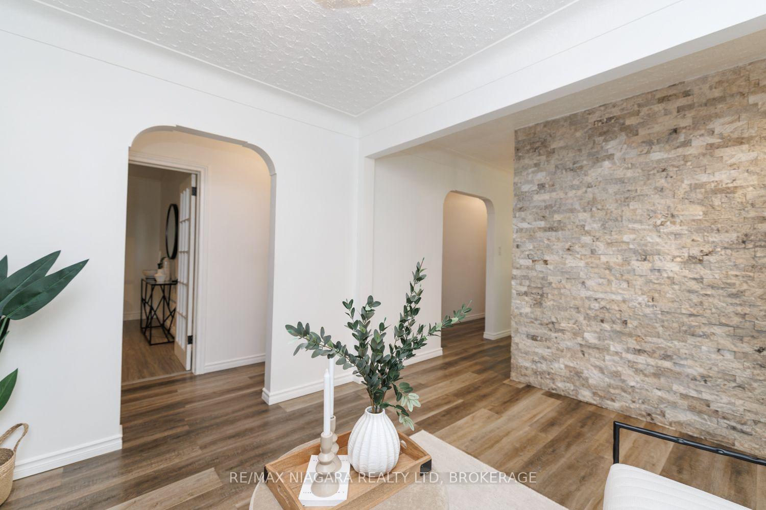 Photo 9 of 42 Strathcona Drive S, Pelham, Fonthill — HOMEH