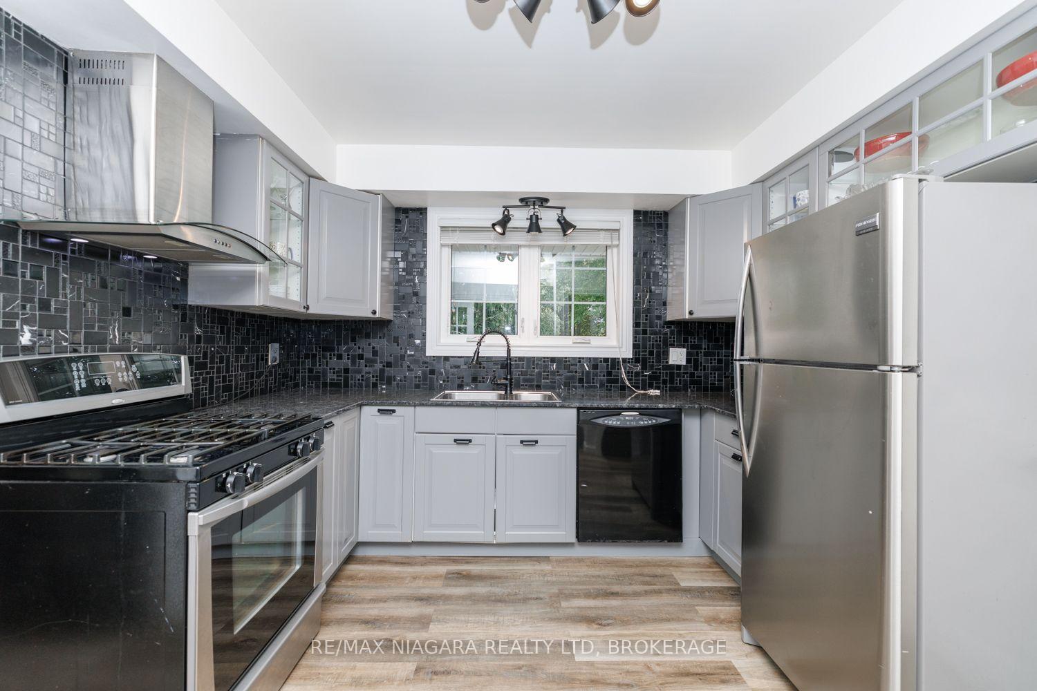 Photo 12 of 42 Strathcona Drive S, Pelham, Fonthill — HOMEH