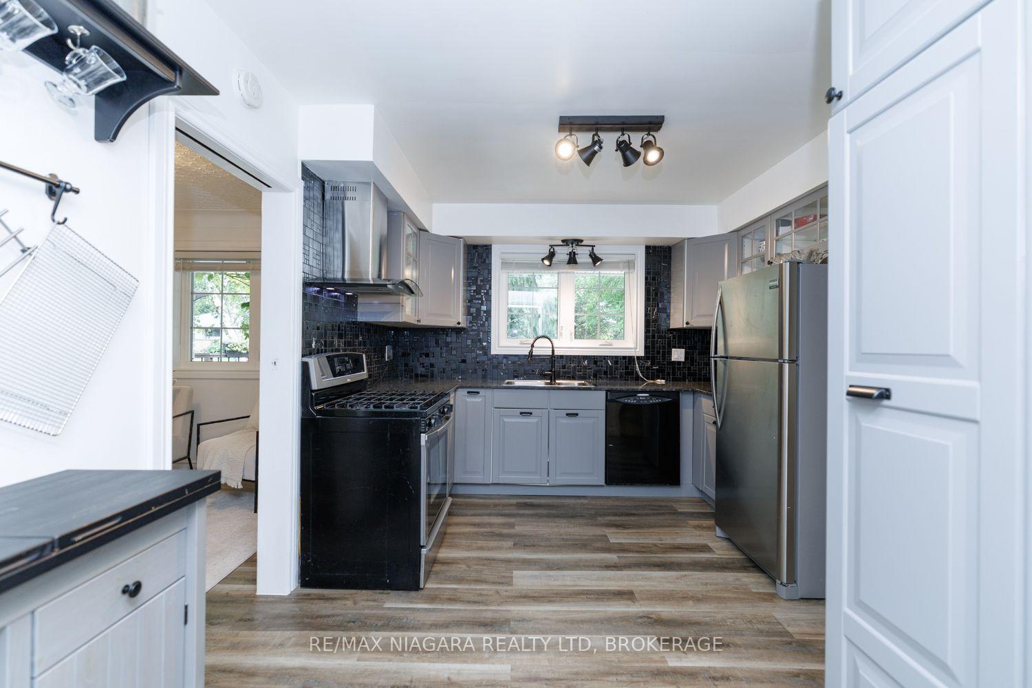 Photo 13 of 42 Strathcona Drive S, Pelham, Fonthill — HOMEH