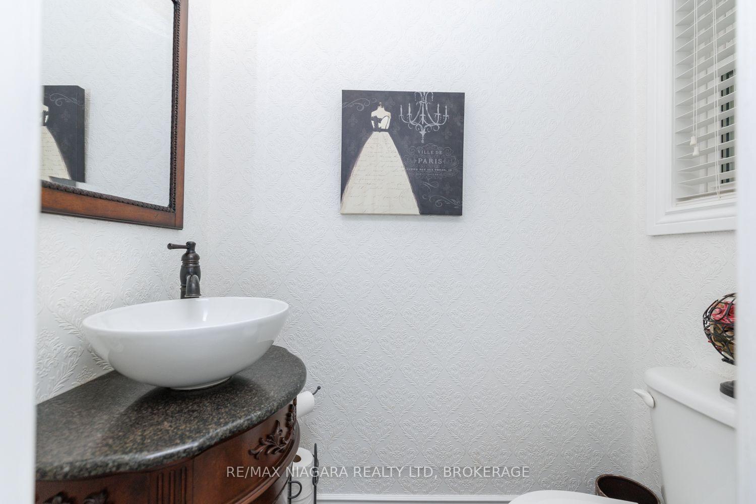 Photo 24 of 42 Strathcona Drive S, Pelham, Fonthill — HOMEH