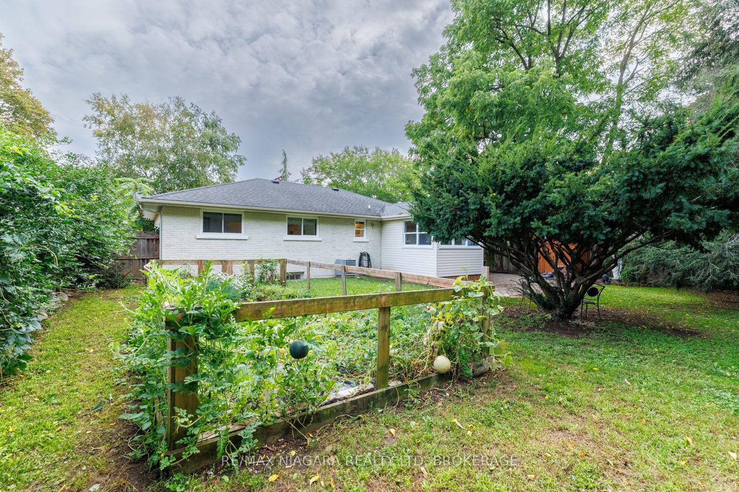 Photo 43 of 42 Strathcona Drive S, Pelham, Fonthill — HOMEH