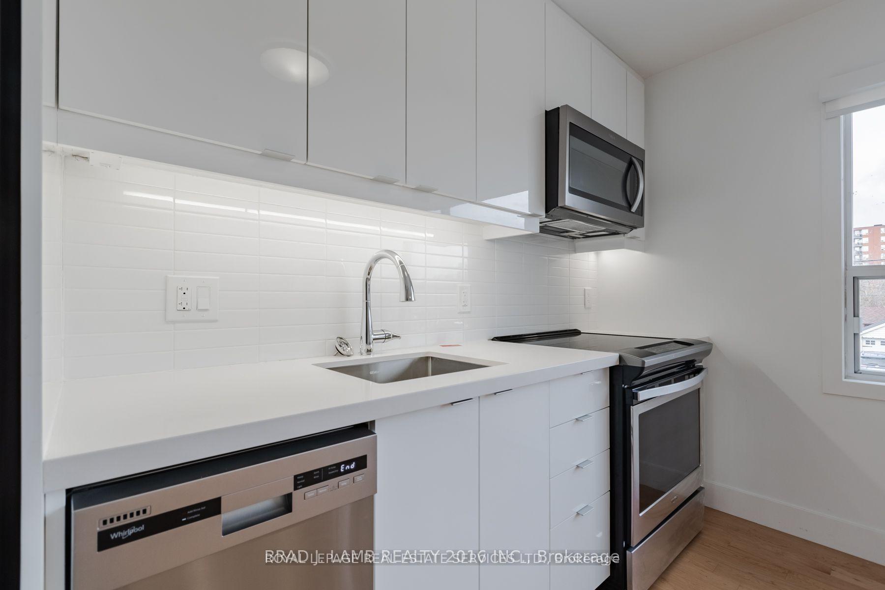 Photo 1 of Unit 3, 28A Third Street, Etobicoke, New Toronto — HOMEH