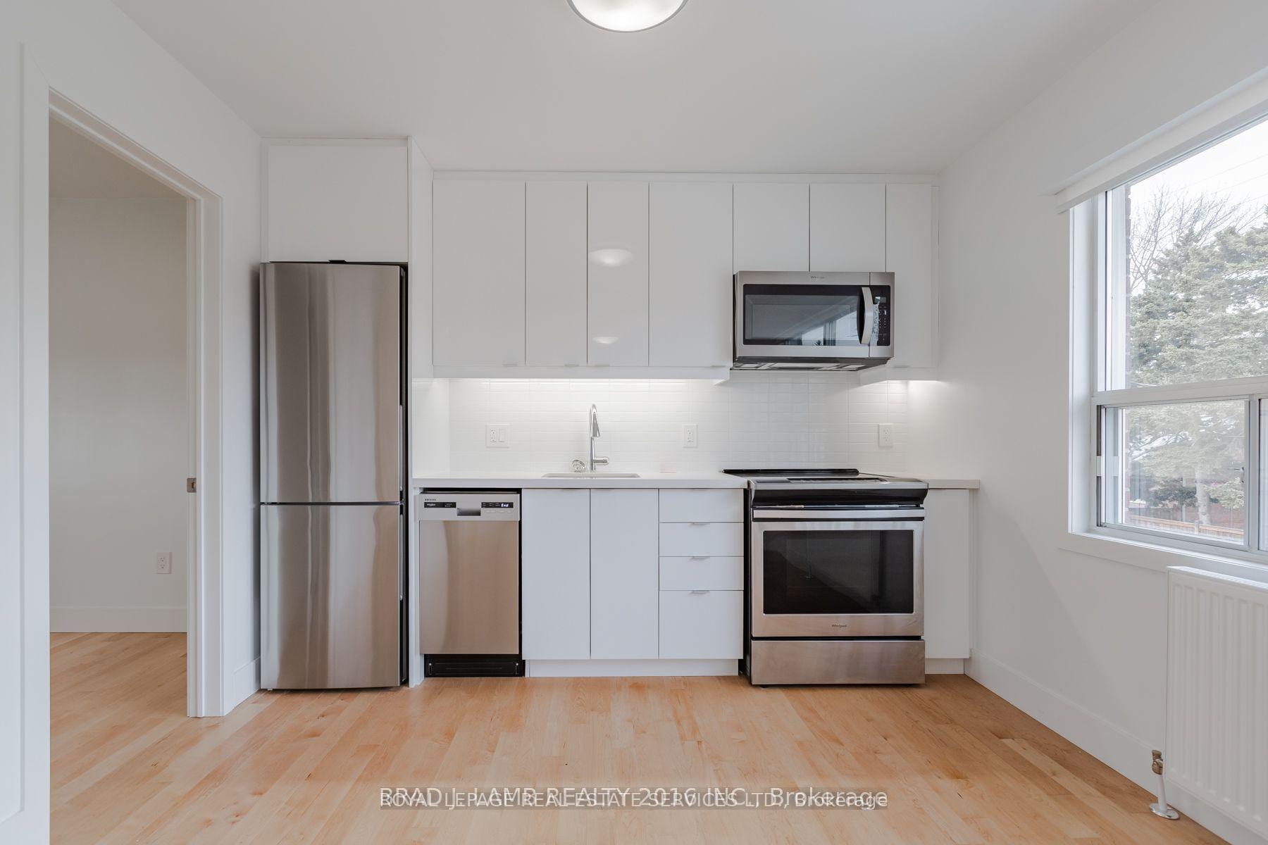 Photo 2 of Unit 3, 28A Third Street, Etobicoke, New Toronto — HOMEH