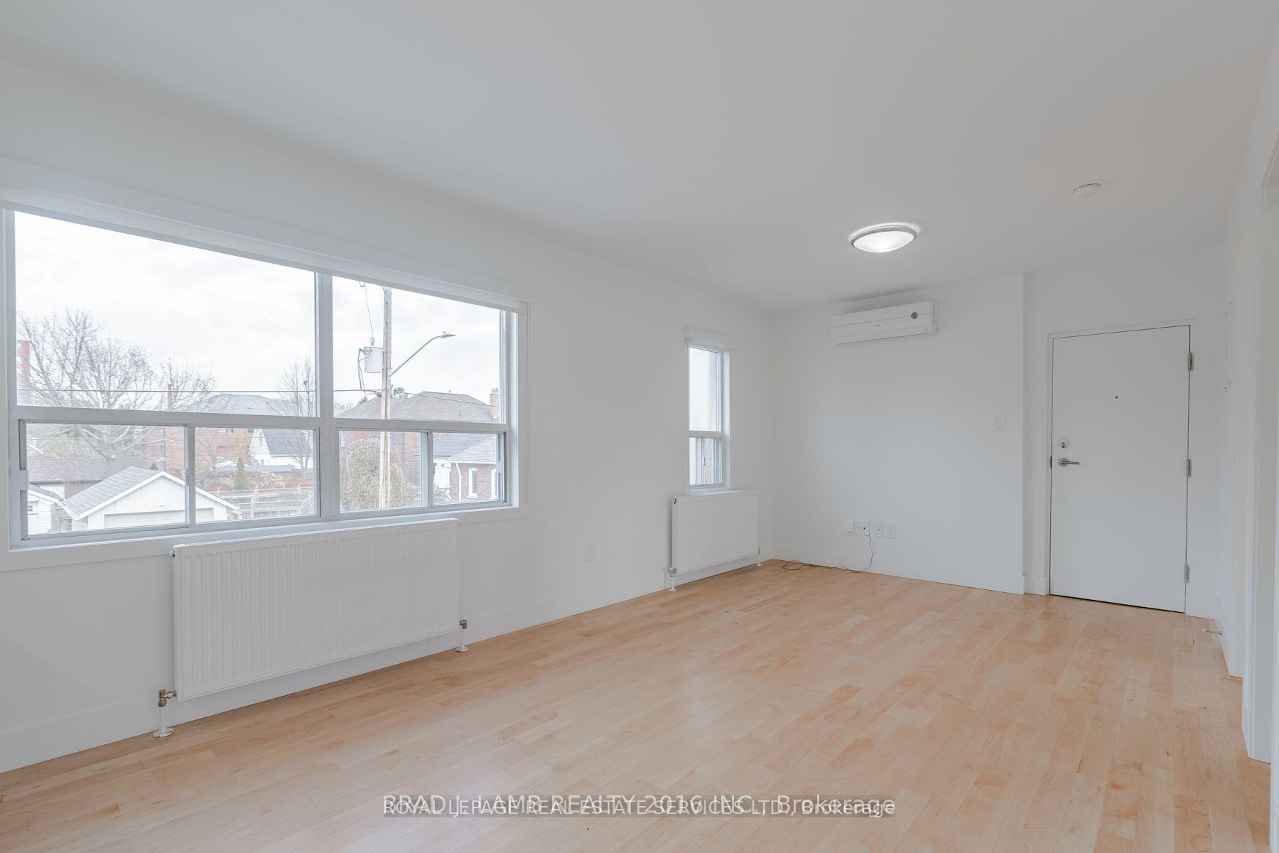 Photo 3 of Unit 3, 28A Third Street, Etobicoke, New Toronto — HOMEH