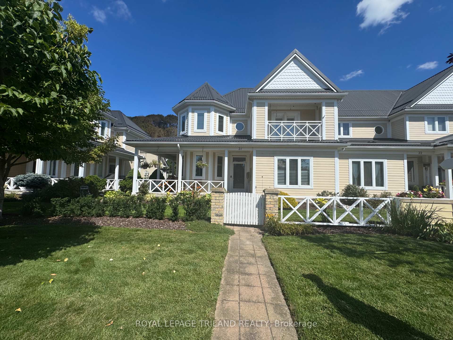 Photo of Unit 21, 375 Edith Cavell Boulevard