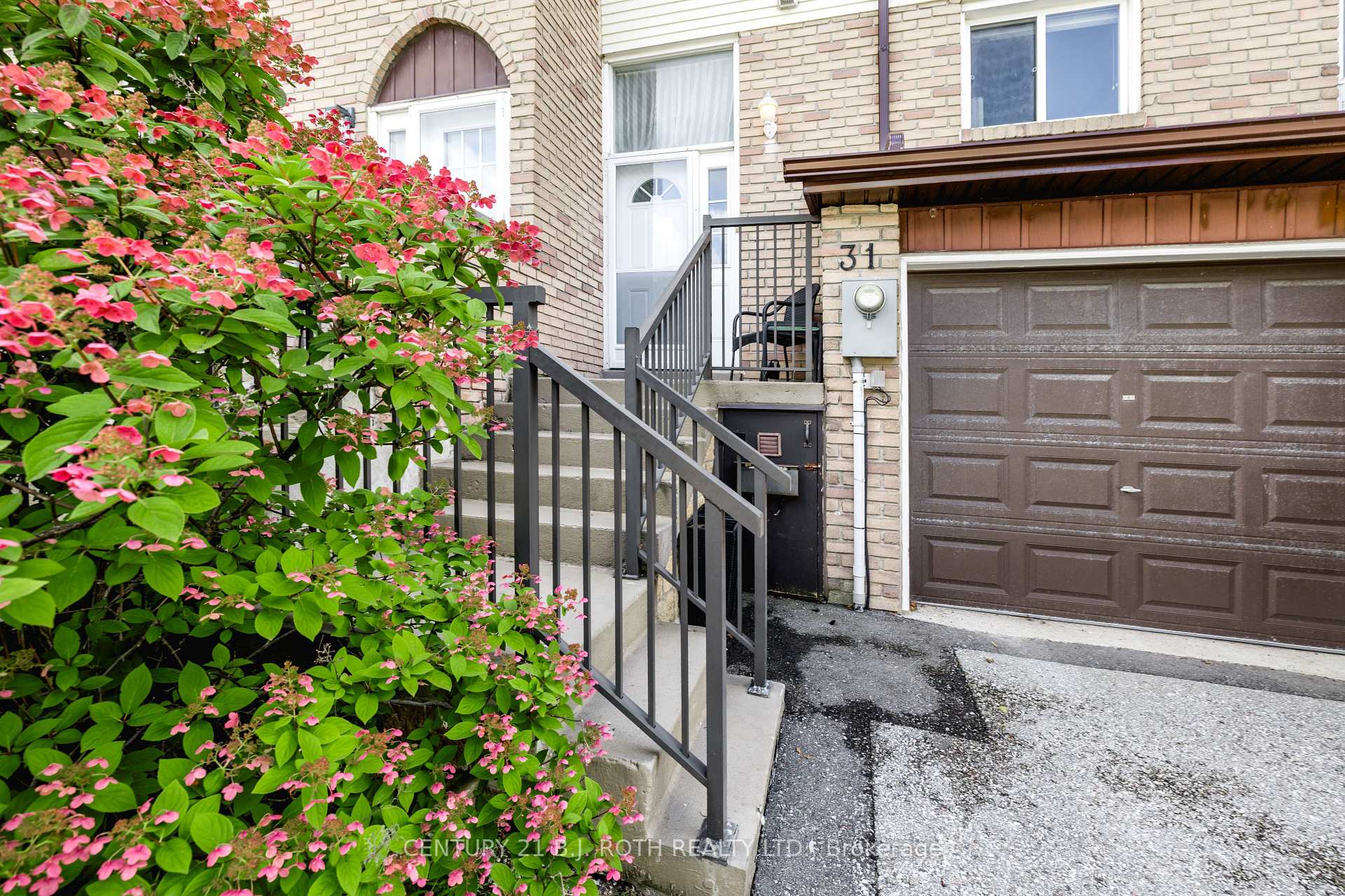 Photo 2 of Unit 31, 52 Adelaide Street, Barrie, Allandale — HOMEH