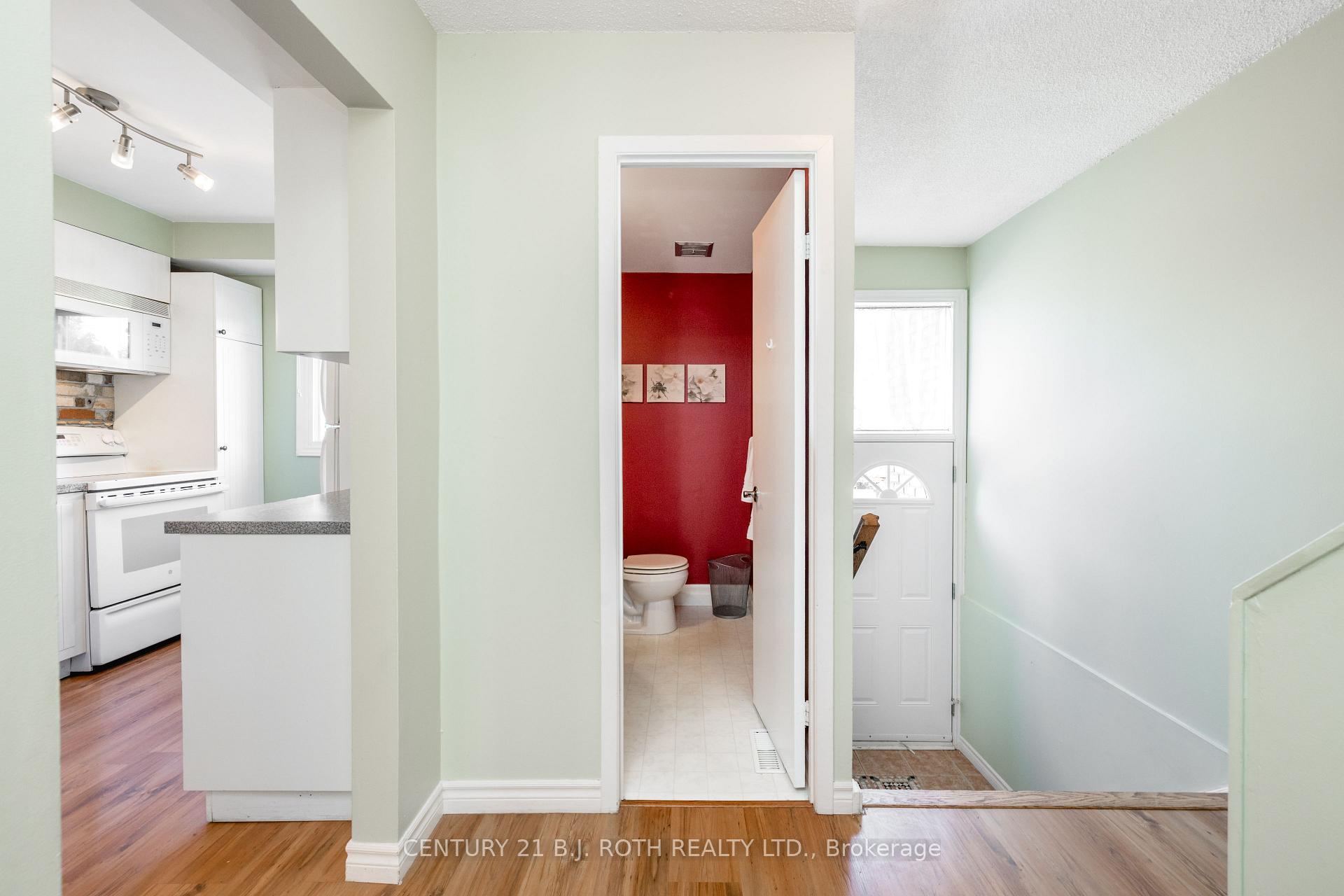 Photo 6 of Unit 31, 52 Adelaide Street, Barrie, Allandale — HOMEH