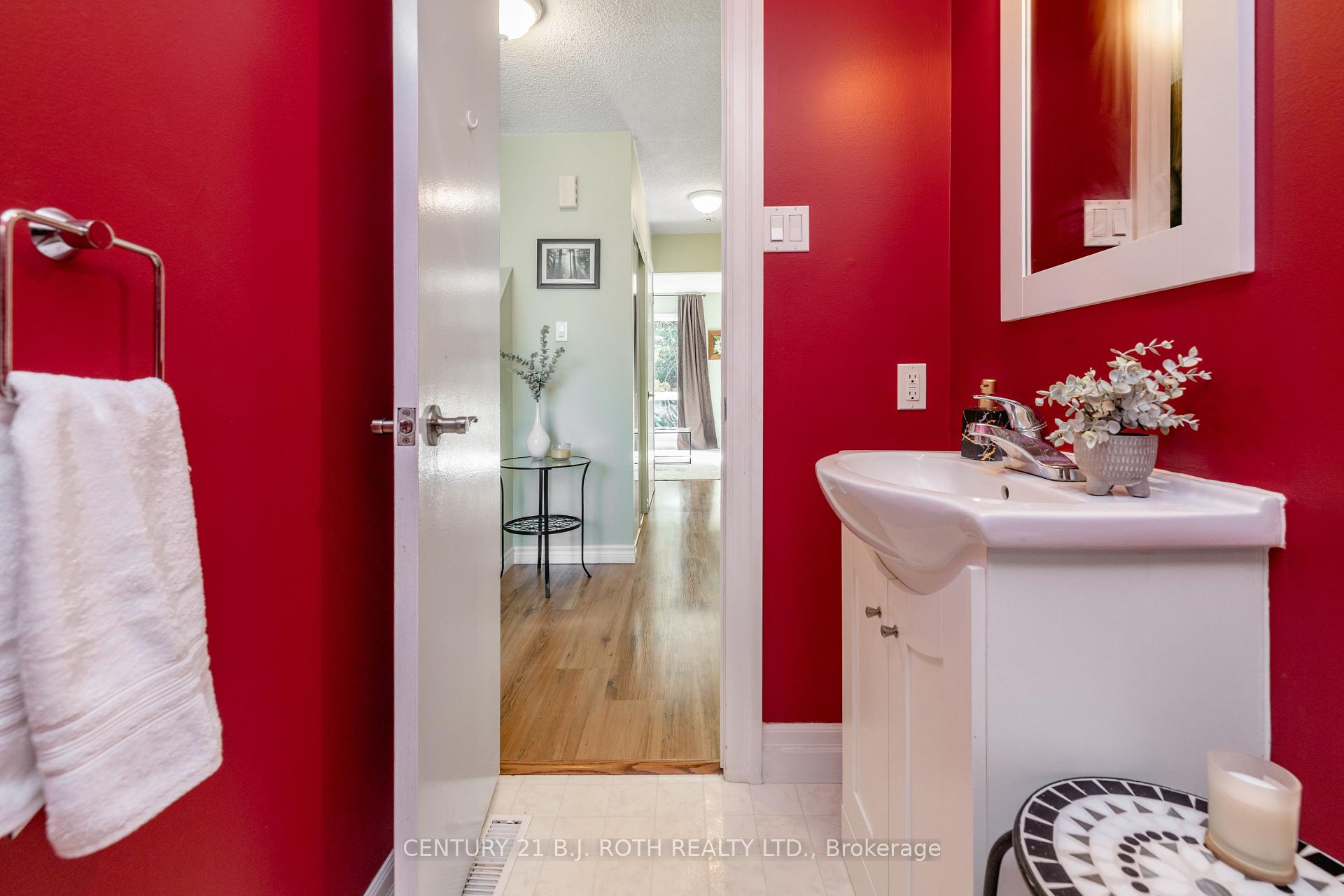 Photo 8 of Unit 31, 52 Adelaide Street, Barrie, Allandale — HOMEH