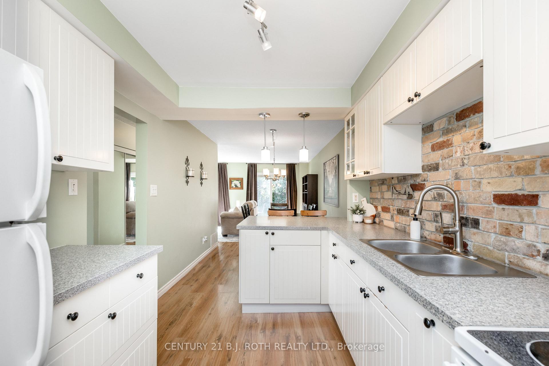 Photo 11 of Unit 31, 52 Adelaide Street, Barrie, Allandale — HOMEH
