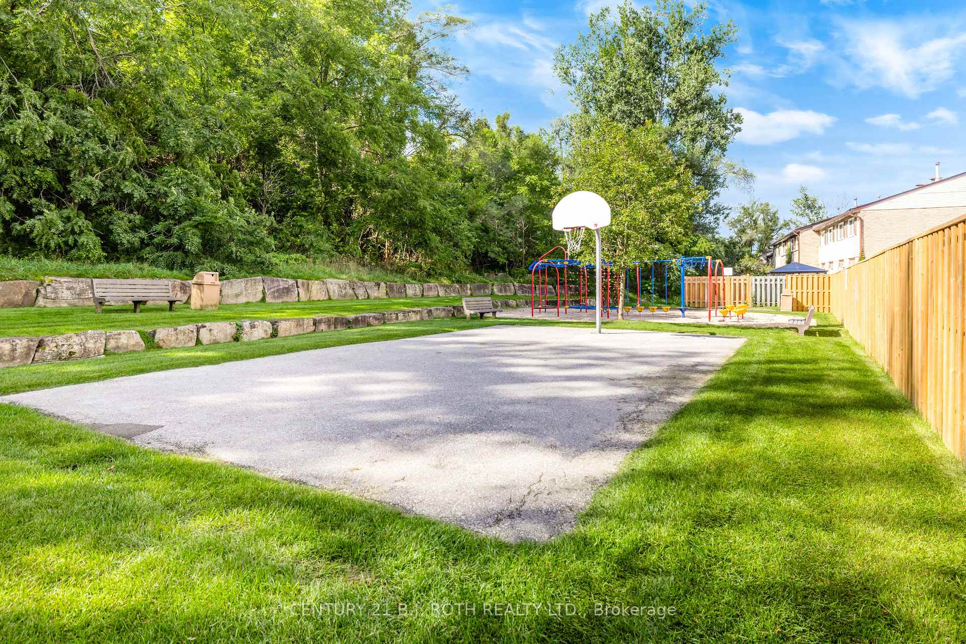Photo 36 of Unit 31, 52 Adelaide Street, Barrie, Allandale — HOMEH