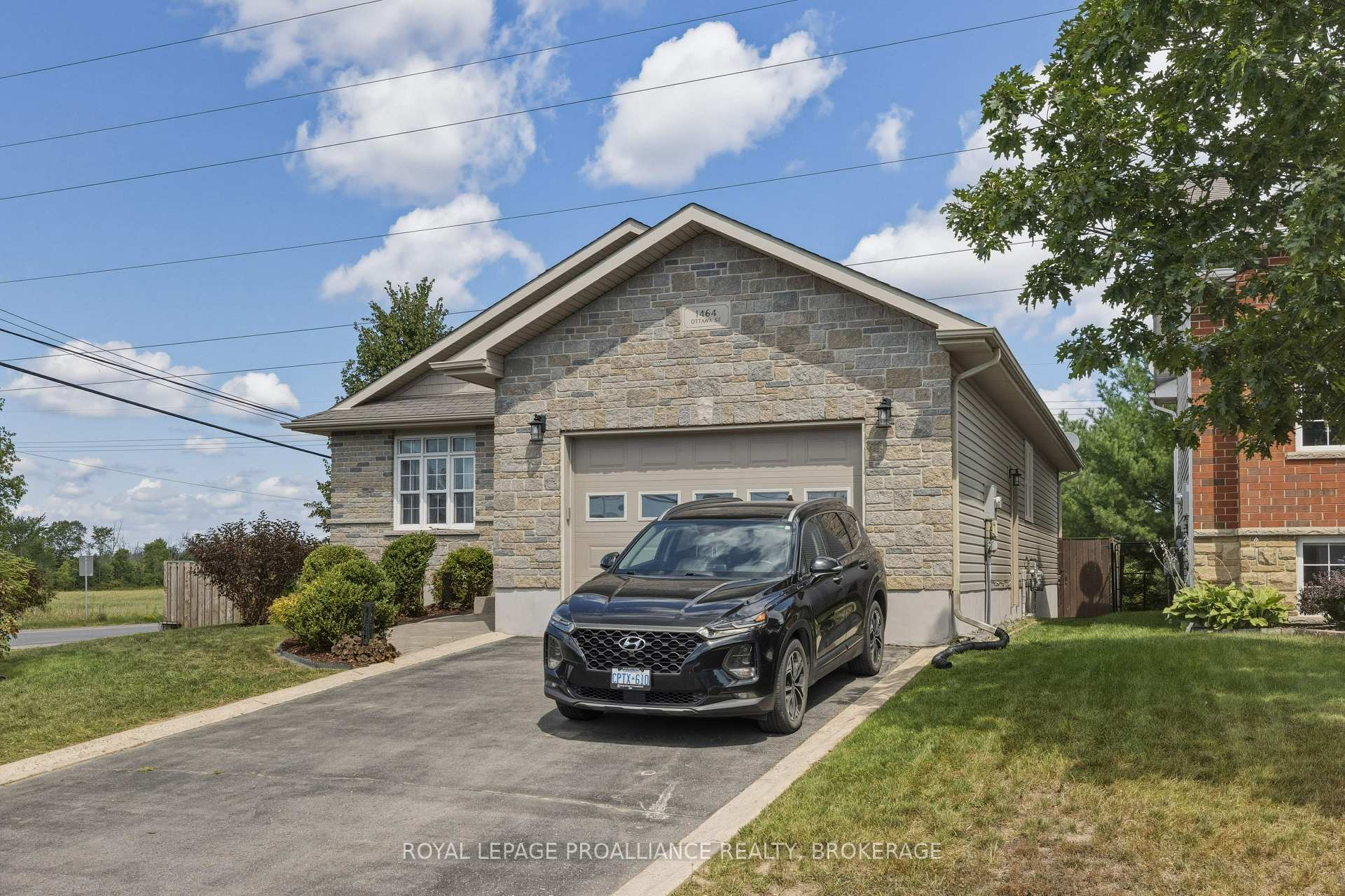Photo 2 of 1464 Ottawa Street, Kingston, City Northwest — HOMEH