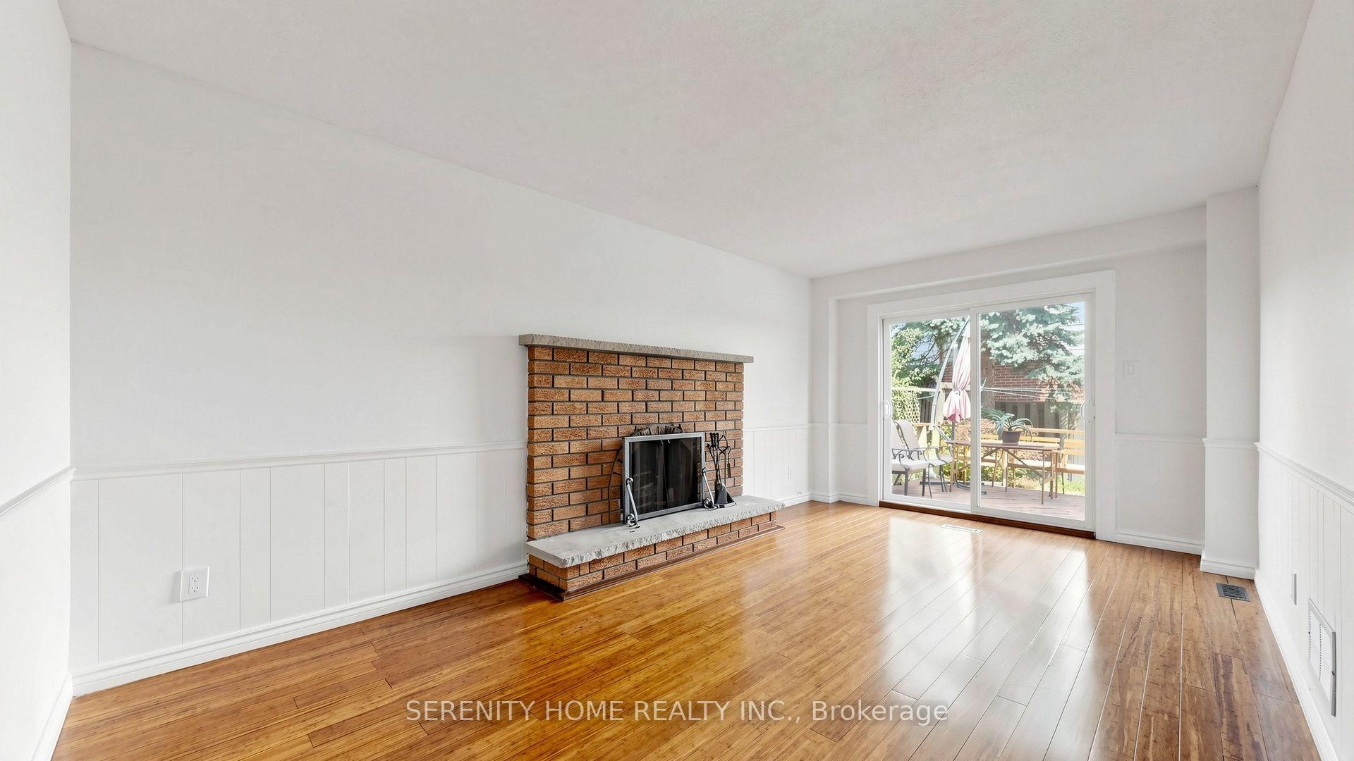 Photo 2 of 957 Queensbridge Drive, Mississauga, Creditview — HOMEH