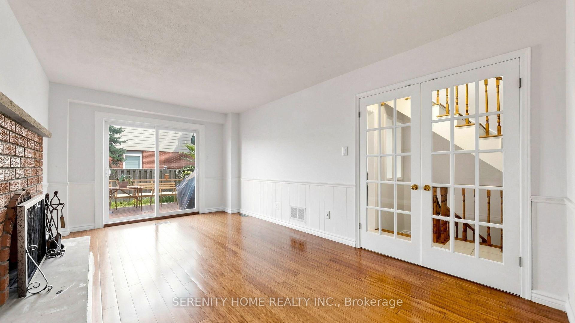 Photo 3 of 957 Queensbridge Drive, Mississauga, Creditview — HOMEH