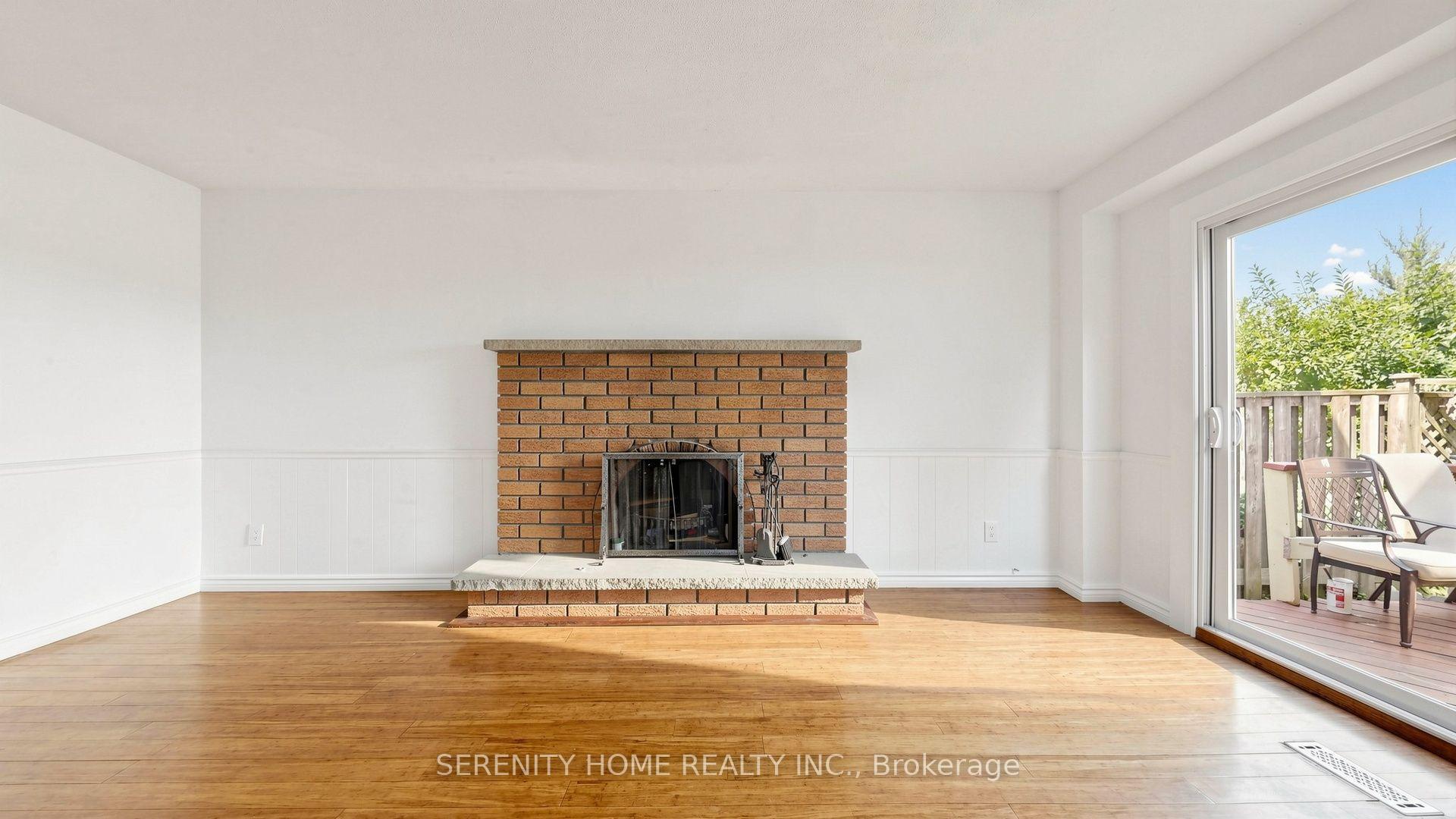 Photo 5 of 957 Queensbridge Drive, Mississauga, Creditview — HOMEH