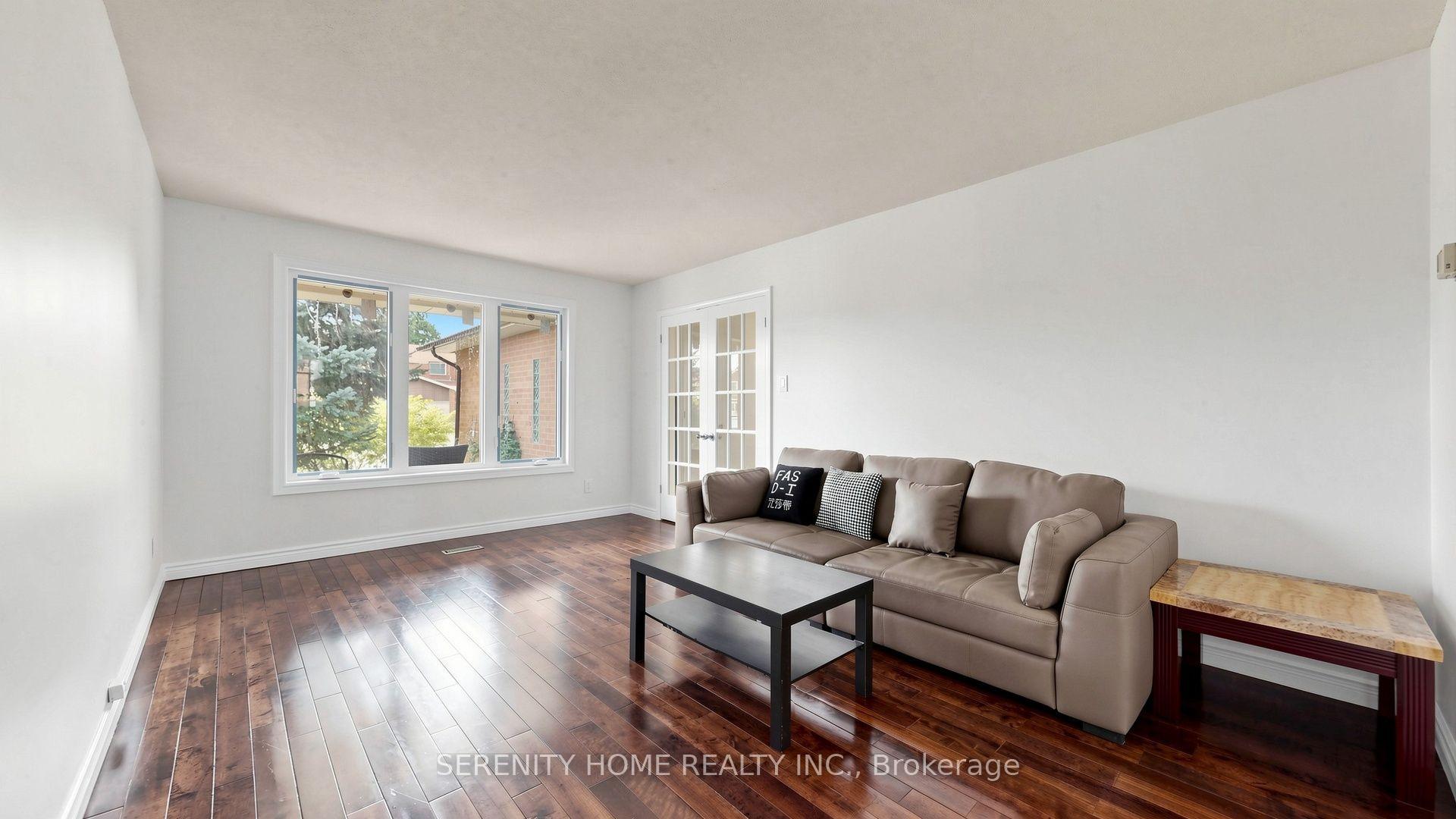 Photo 6 of 957 Queensbridge Drive, Mississauga, Creditview — HOMEH