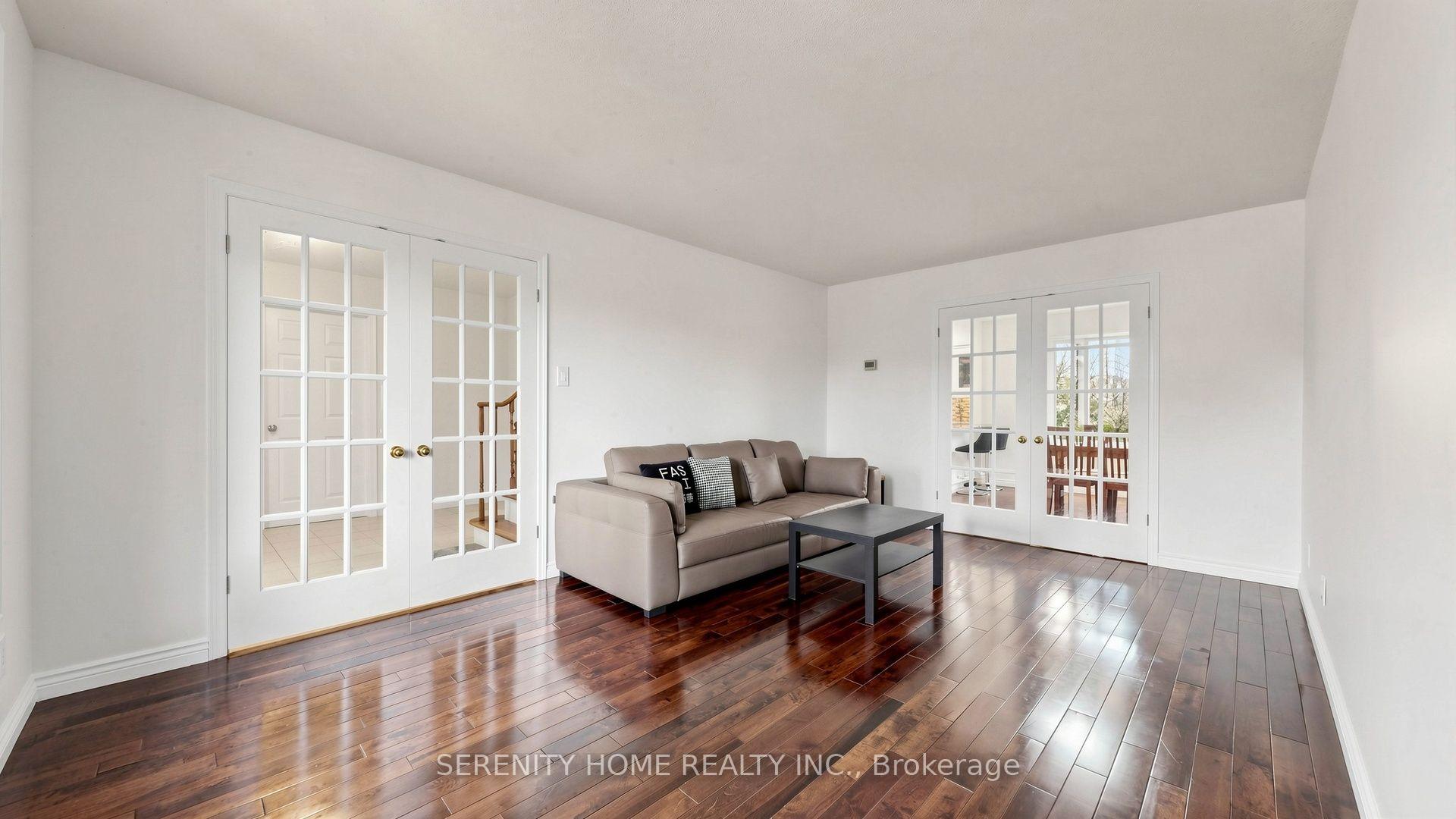 Photo 9 of 957 Queensbridge Drive, Mississauga, Creditview — HOMEH