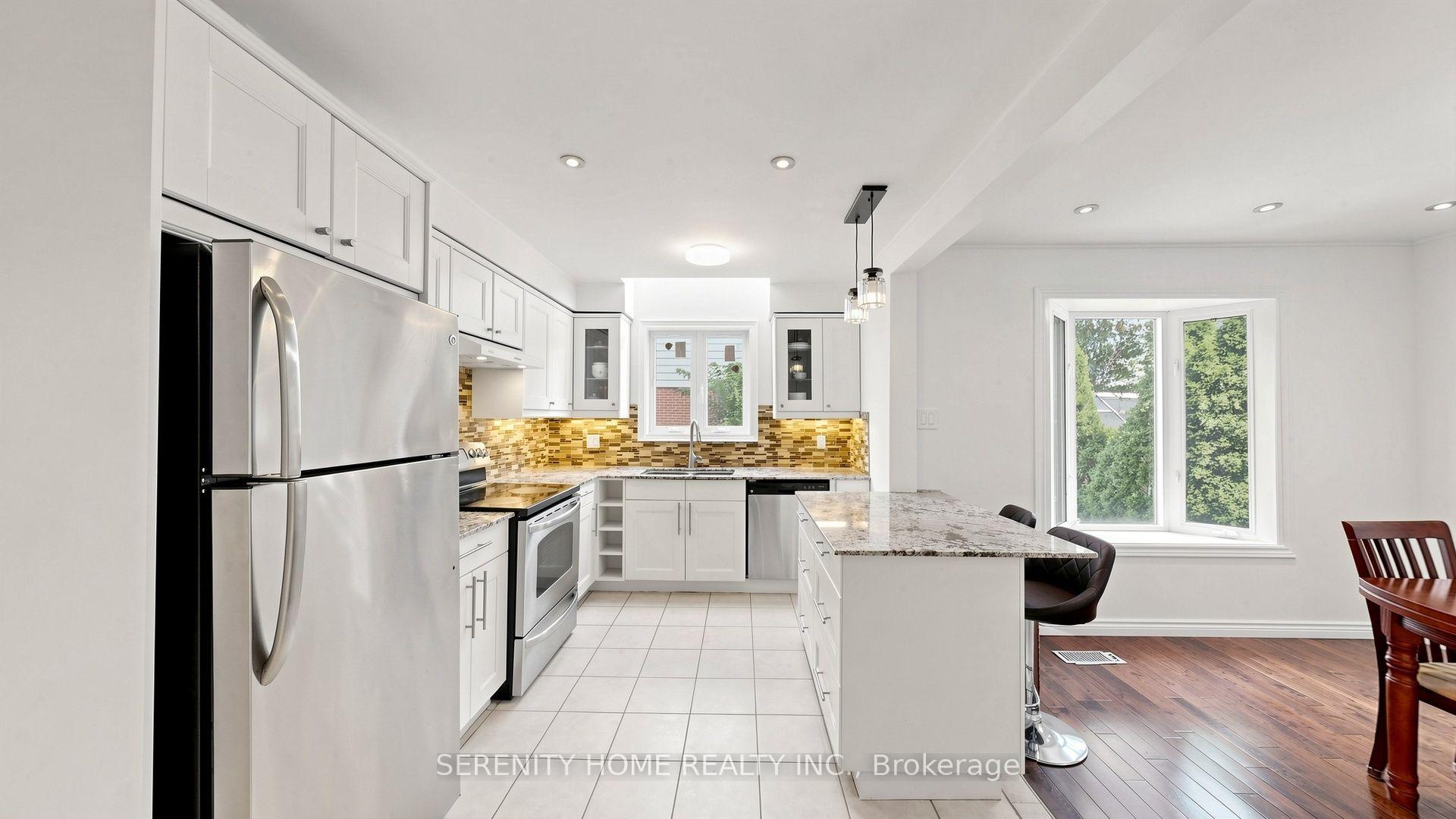Photo 11 of 957 Queensbridge Drive, Mississauga, Creditview — HOMEH