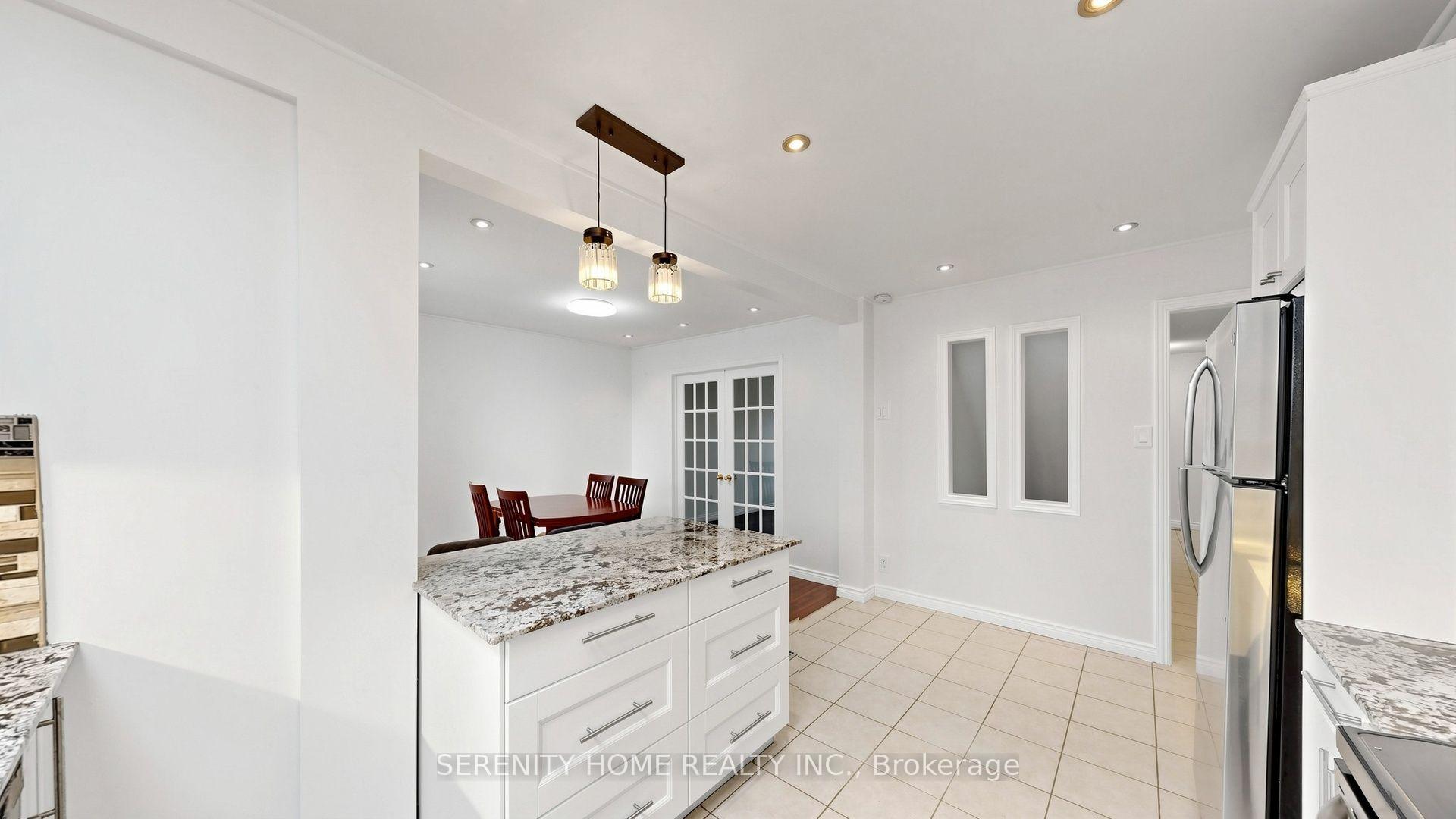 Photo 12 of 957 Queensbridge Drive, Mississauga, Creditview — HOMEH