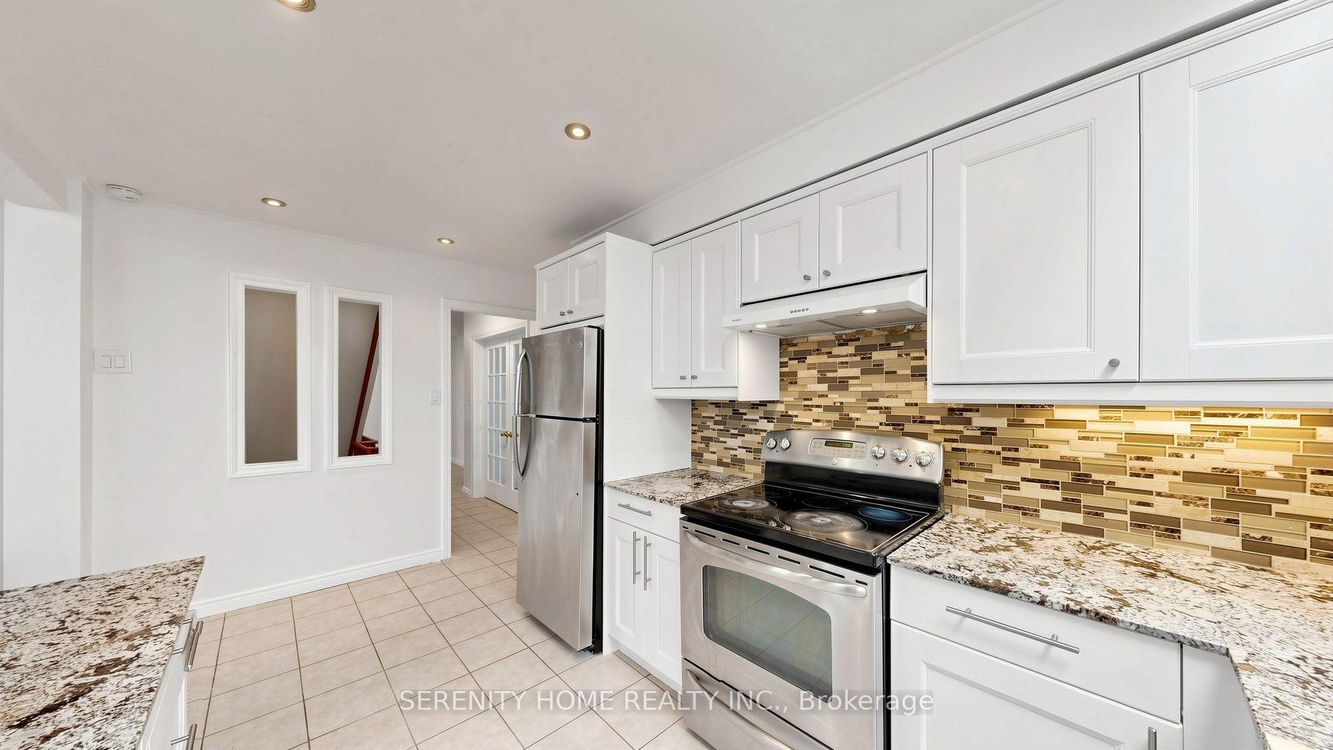 Photo 13 of 957 Queensbridge Drive, Mississauga, Creditview — HOMEH