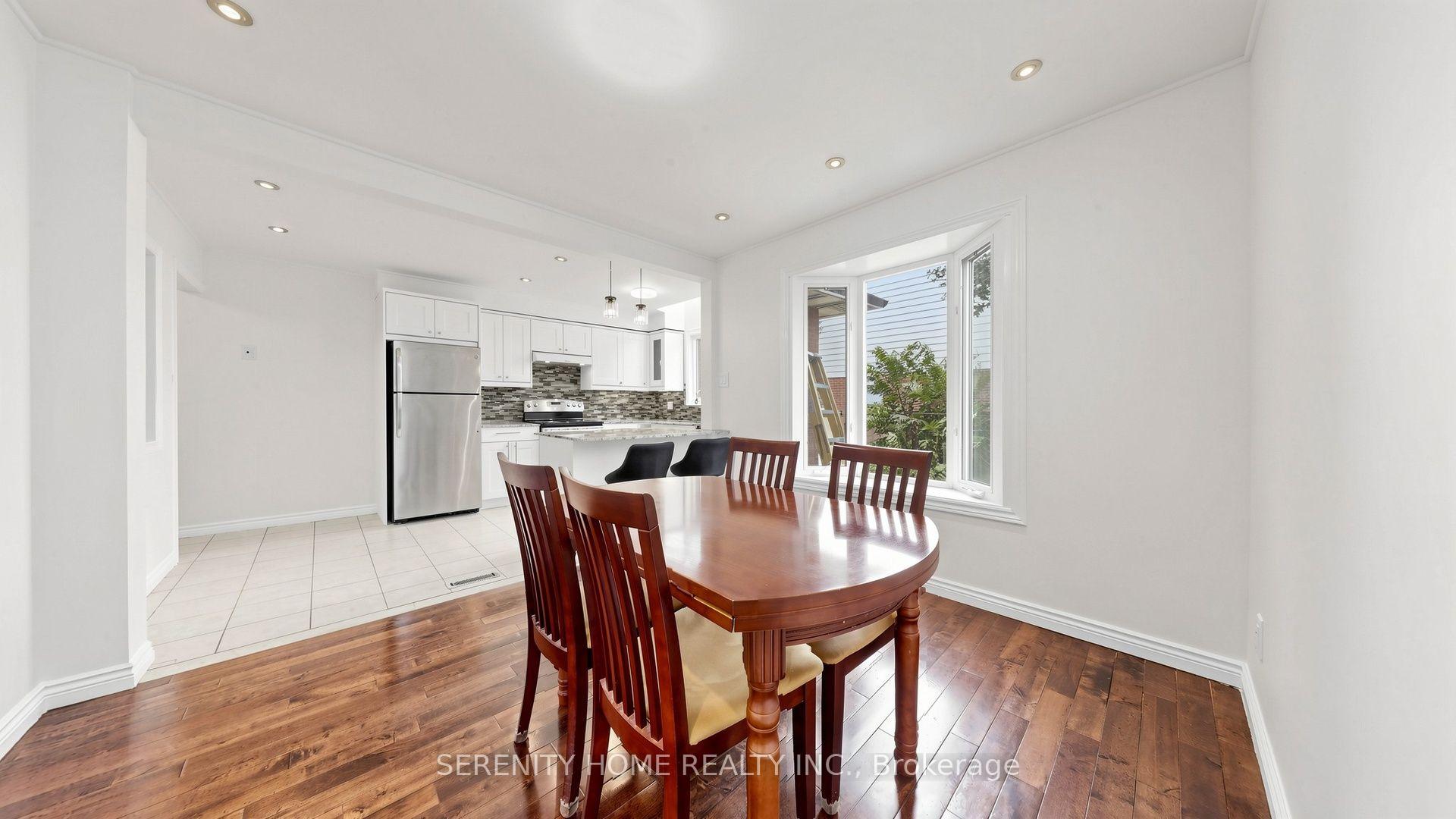 Photo 14 of 957 Queensbridge Drive, Mississauga, Creditview — HOMEH