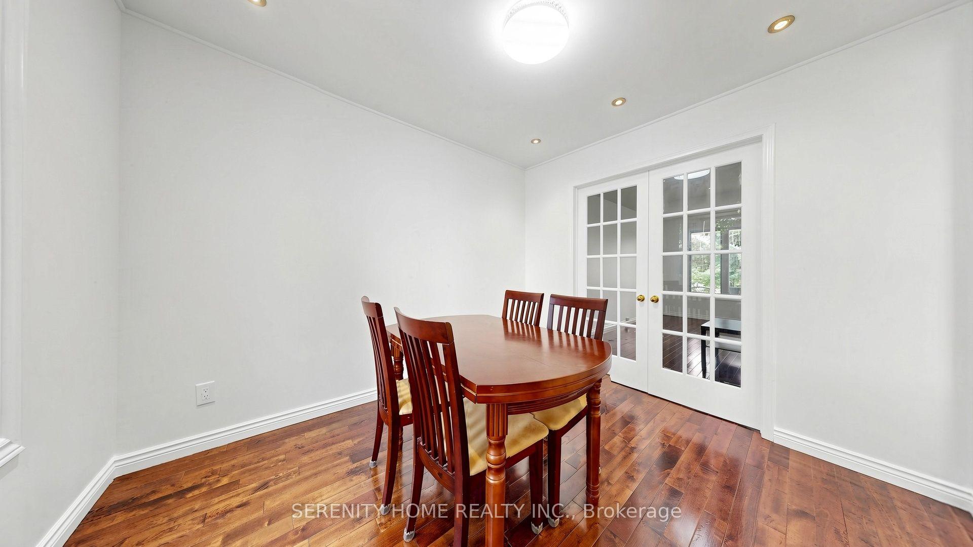 Photo 15 of 957 Queensbridge Drive, Mississauga, Creditview — HOMEH