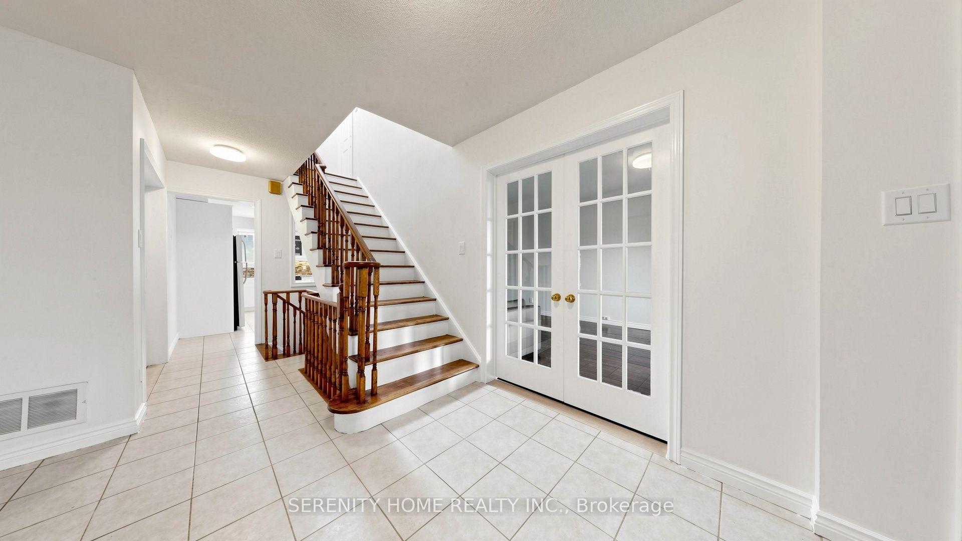 Photo 17 of 957 Queensbridge Drive, Mississauga, Creditview — HOMEH