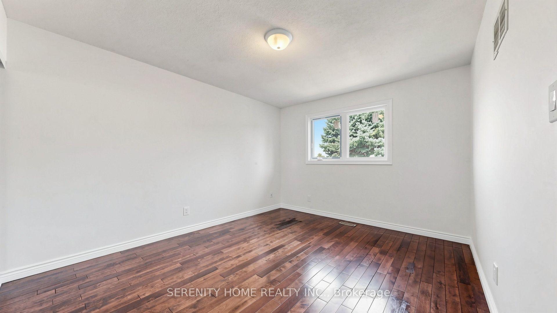 Photo 19 of 957 Queensbridge Drive, Mississauga, Creditview — HOMEH